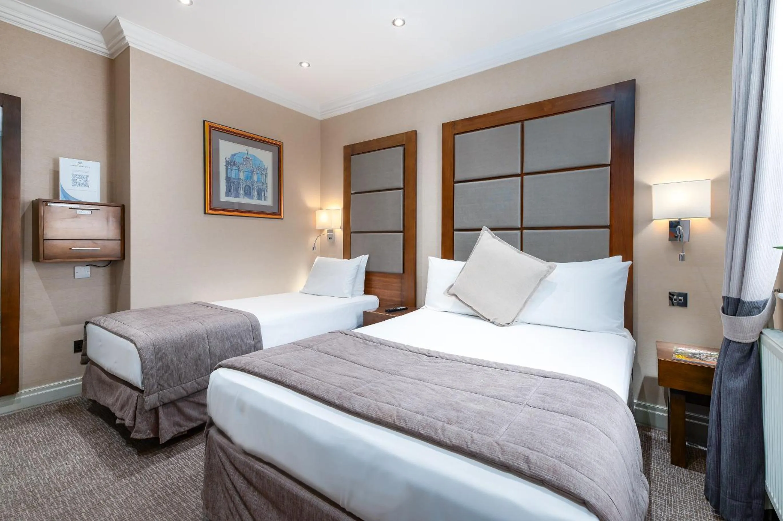 Bedroom, Bed in Gem Langham Court Hotel