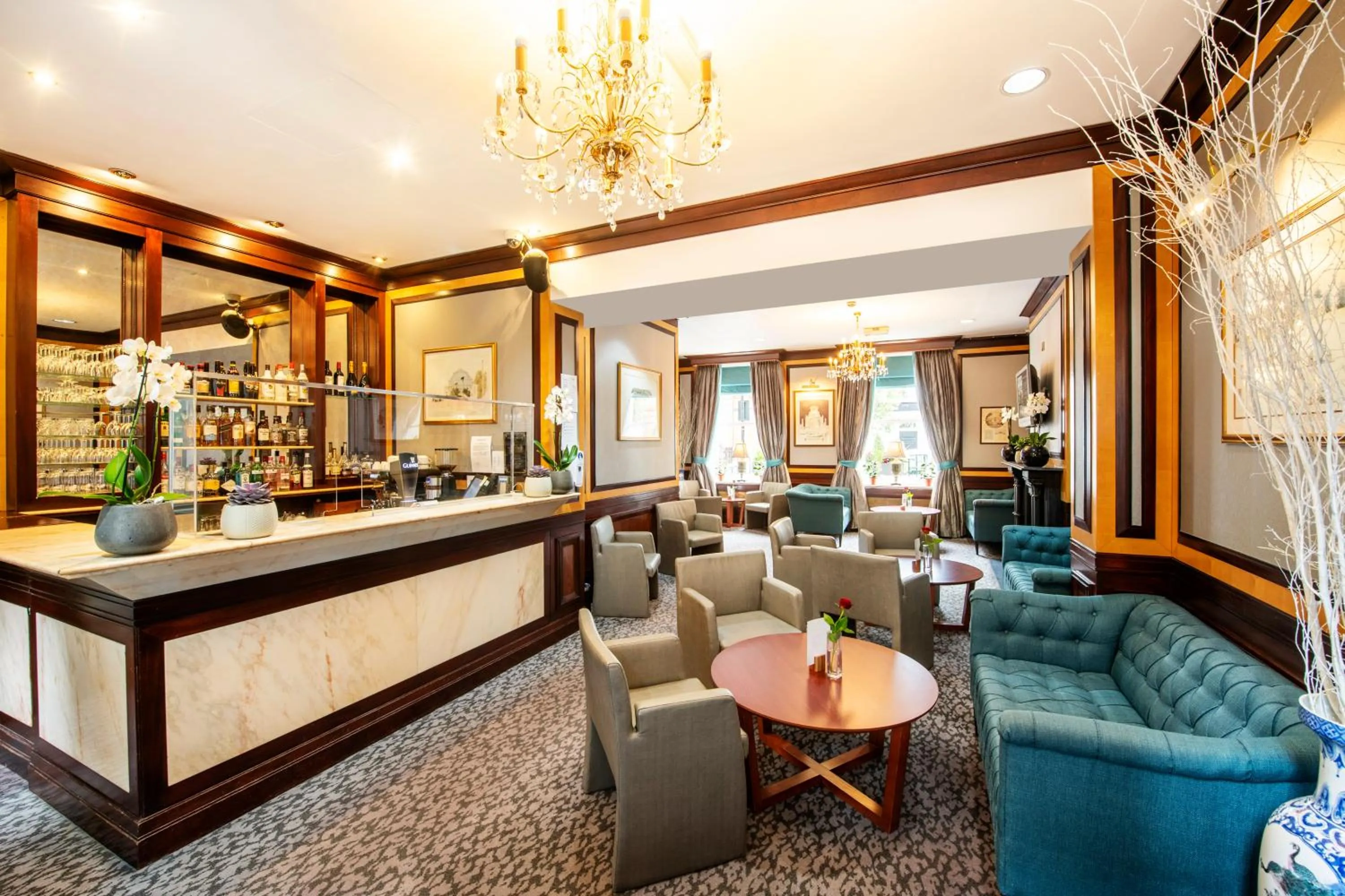 Lounge or bar in Gem Langham Court Hotel