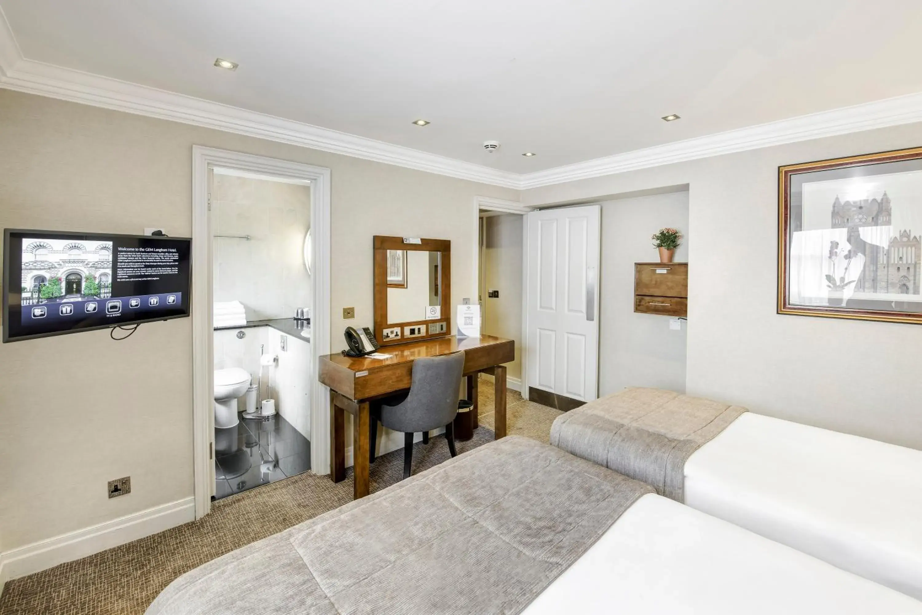 Bedroom, Bed in Gem Langham Court Hotel Bedroom, Bed in Gem Langham Court Hotel