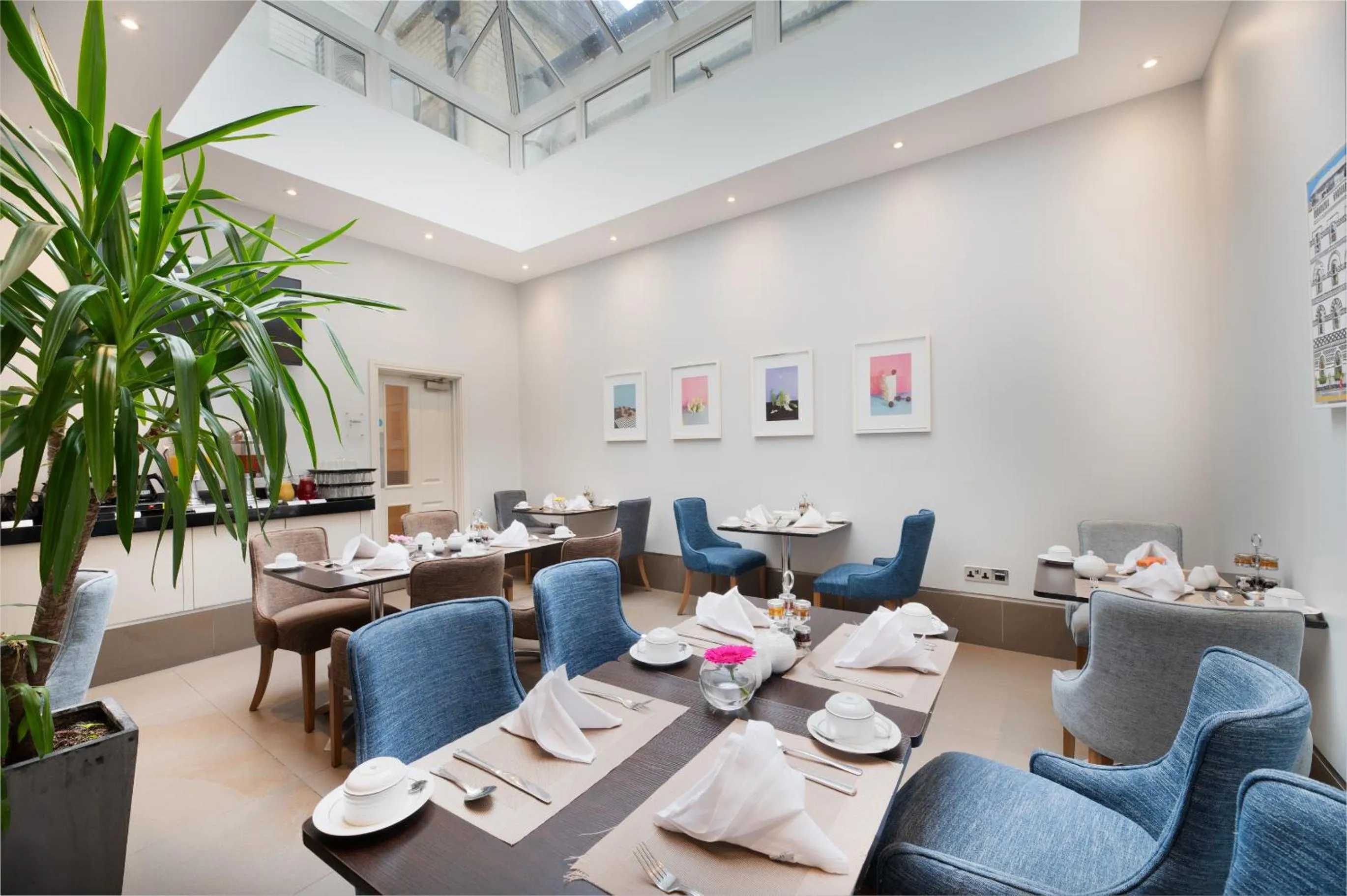 Restaurant/places to eat in Gem Langham Court Hotel