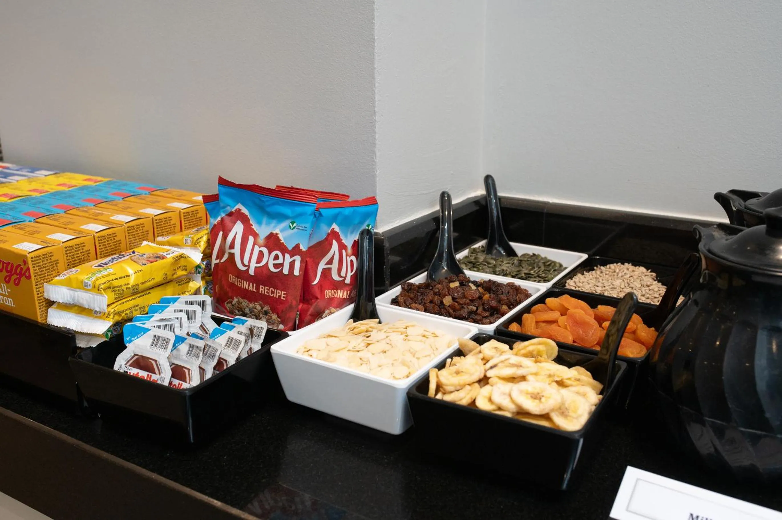 Buffet breakfast in Gem Langham Court Hotel