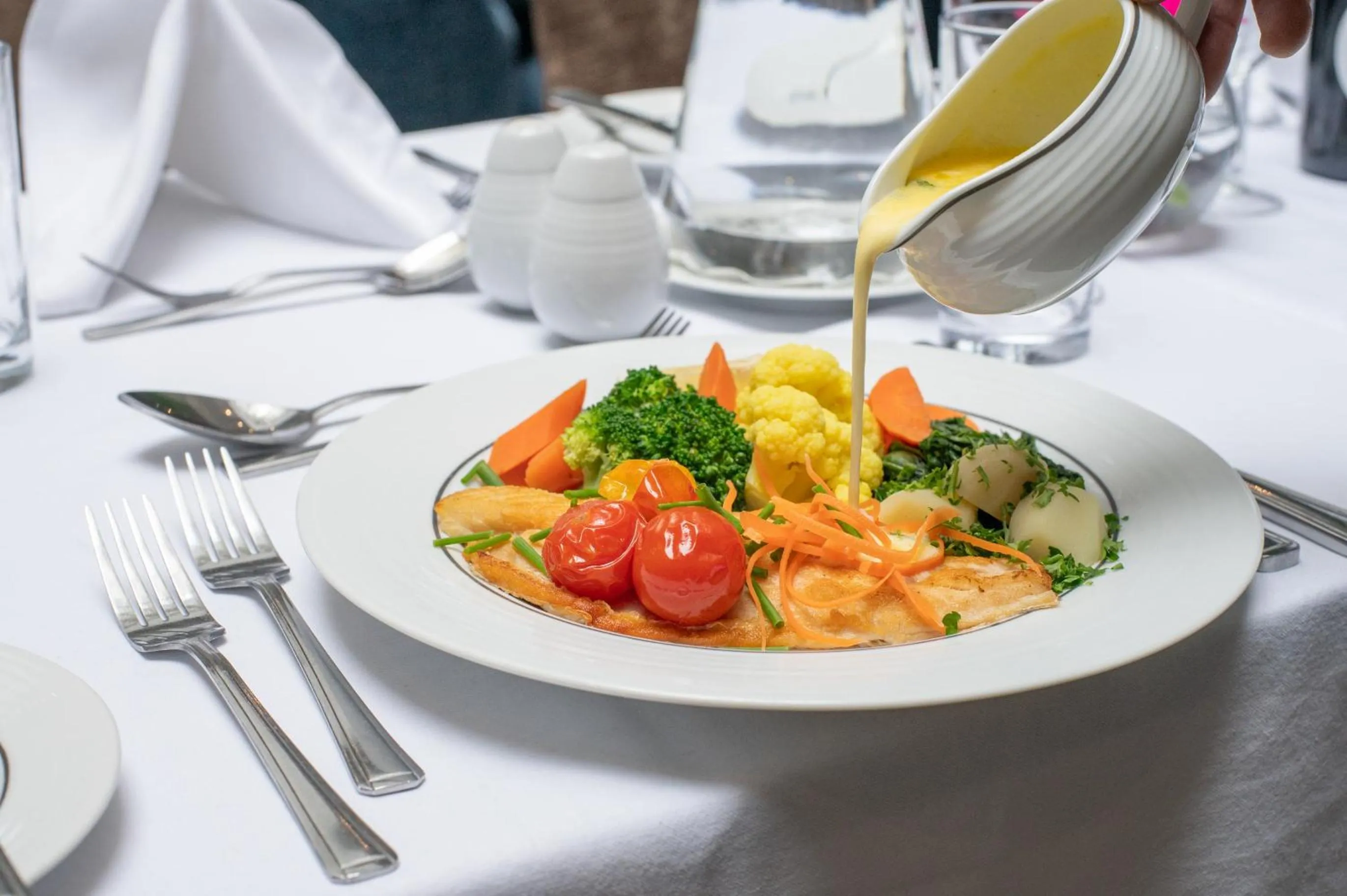 Food and drinks in Gem Langham Court Hotel