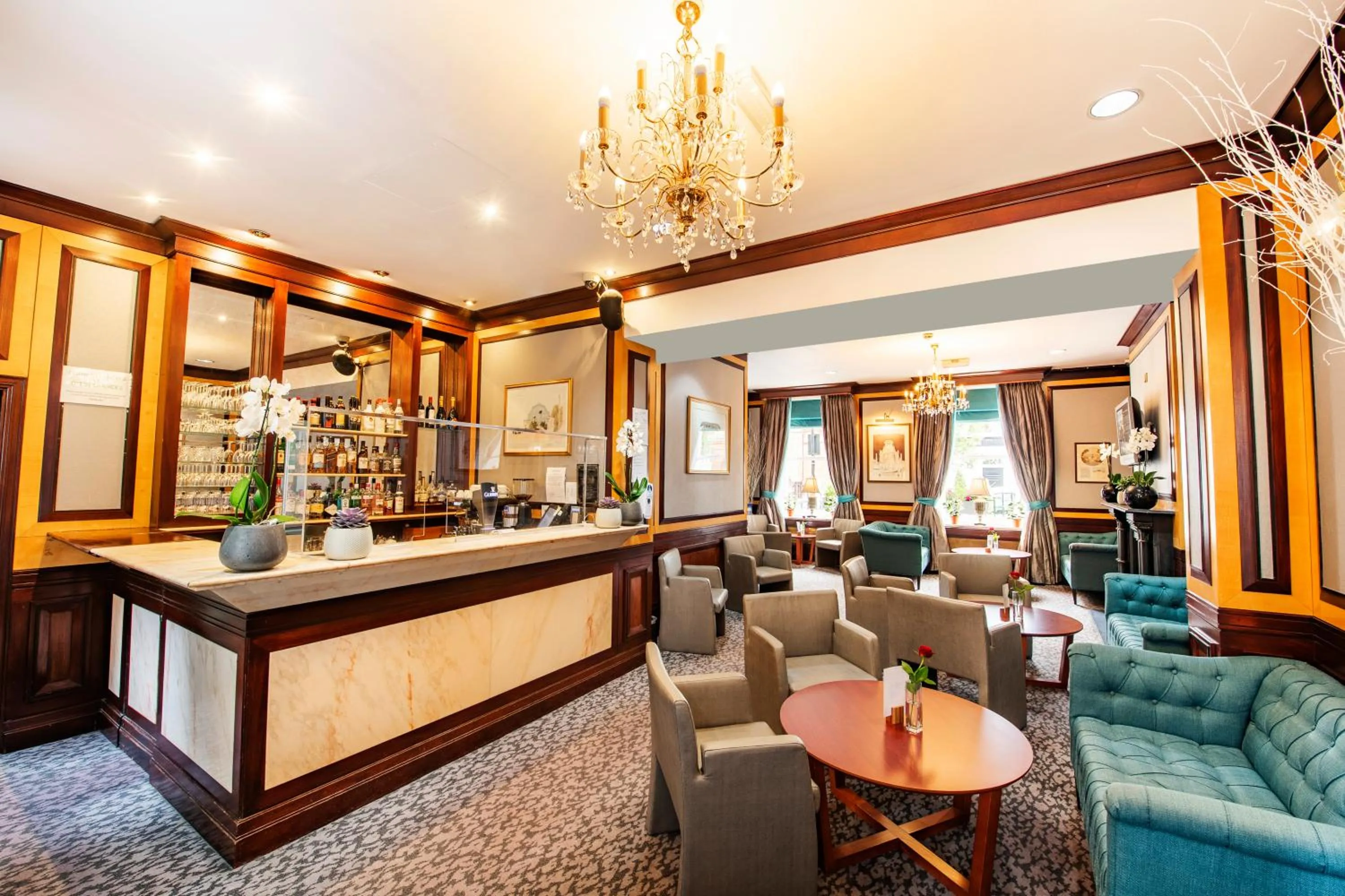 Lounge or bar in Gem Langham Court Hotel