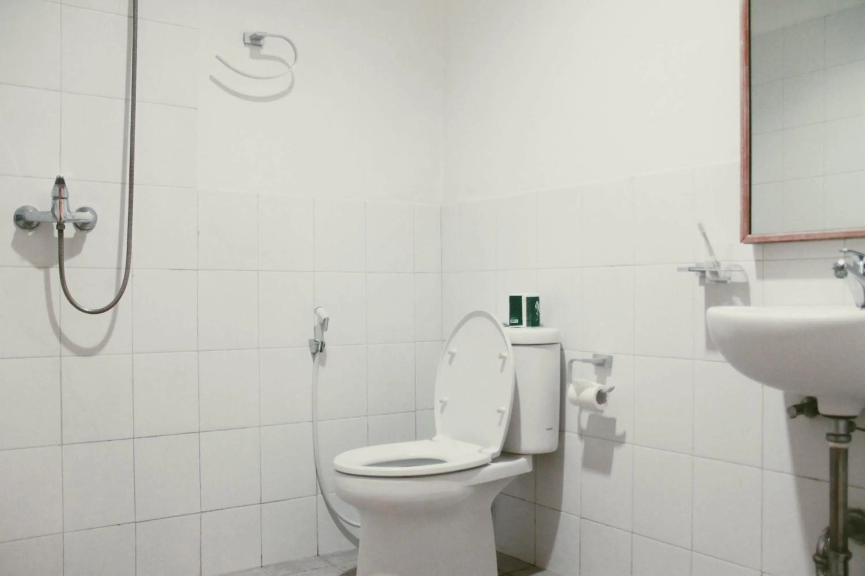 Shower in Lubdhaka Canggu