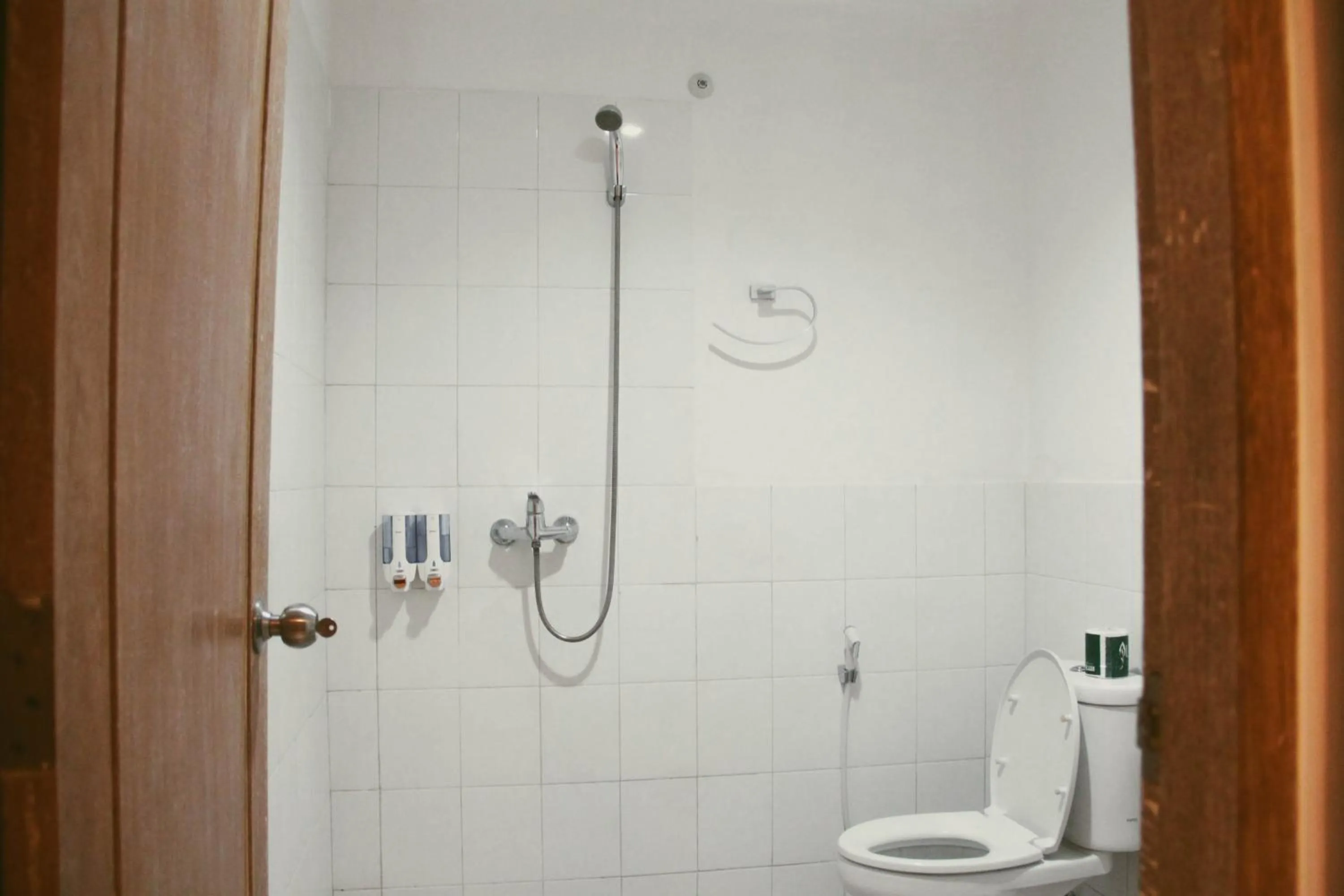 Shower in Lubdhaka Canggu