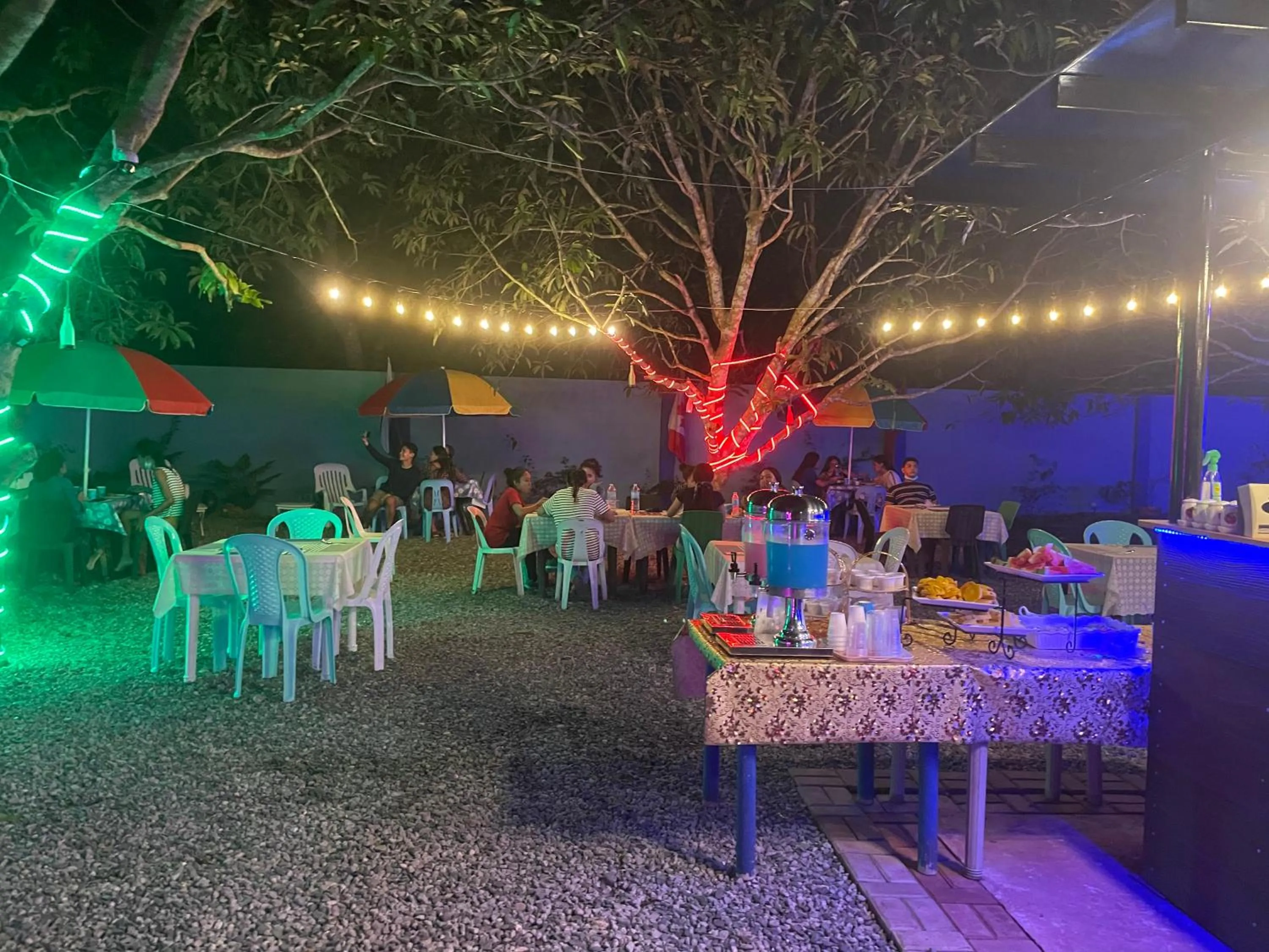 Restaurant/places to eat in Blue Summer Suites & Restaurant