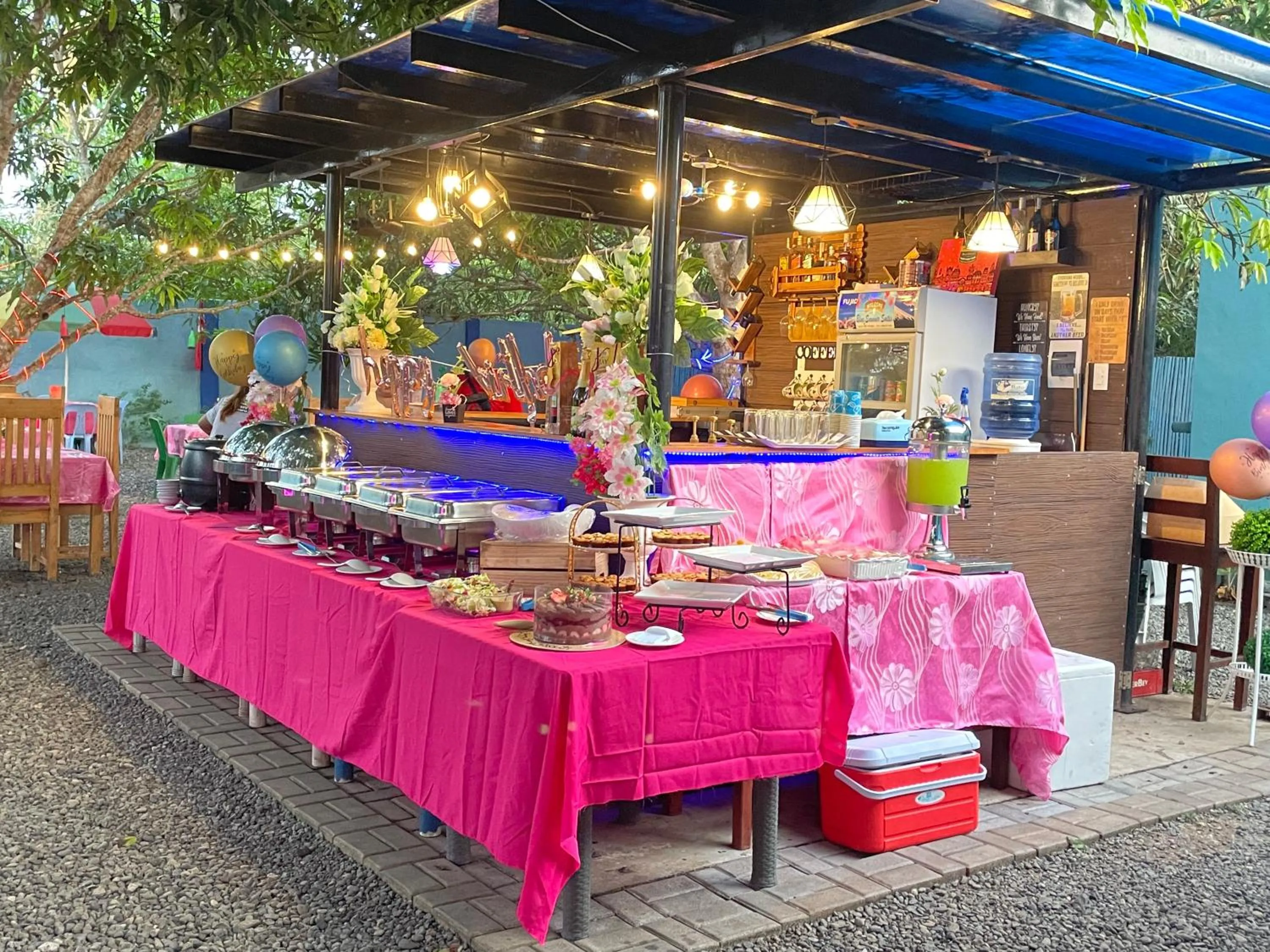 Restaurant/places to eat in Blue Summer Suites & Restaurant