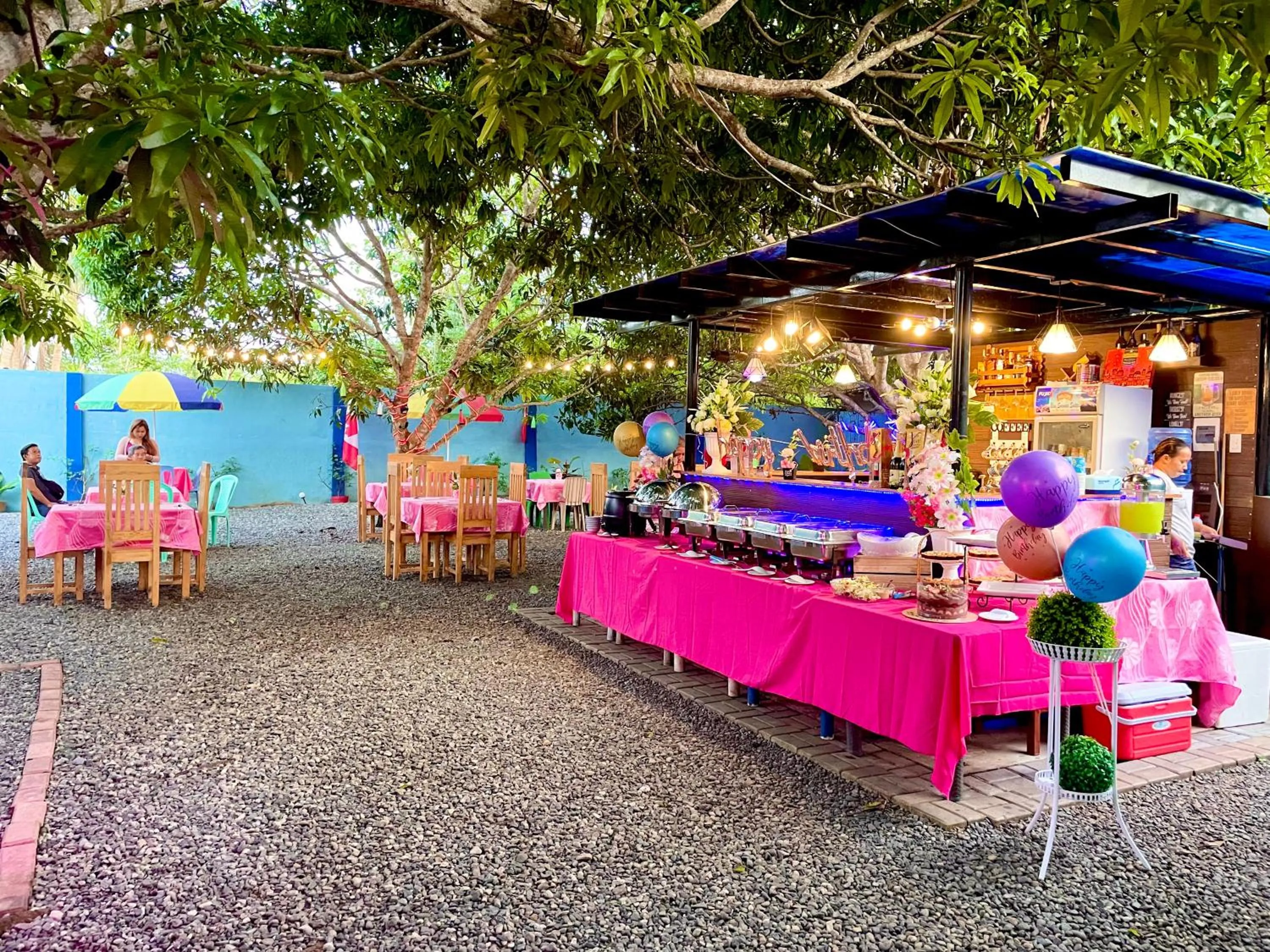 Restaurant/places to eat in Blue Summer Suites & Restaurant