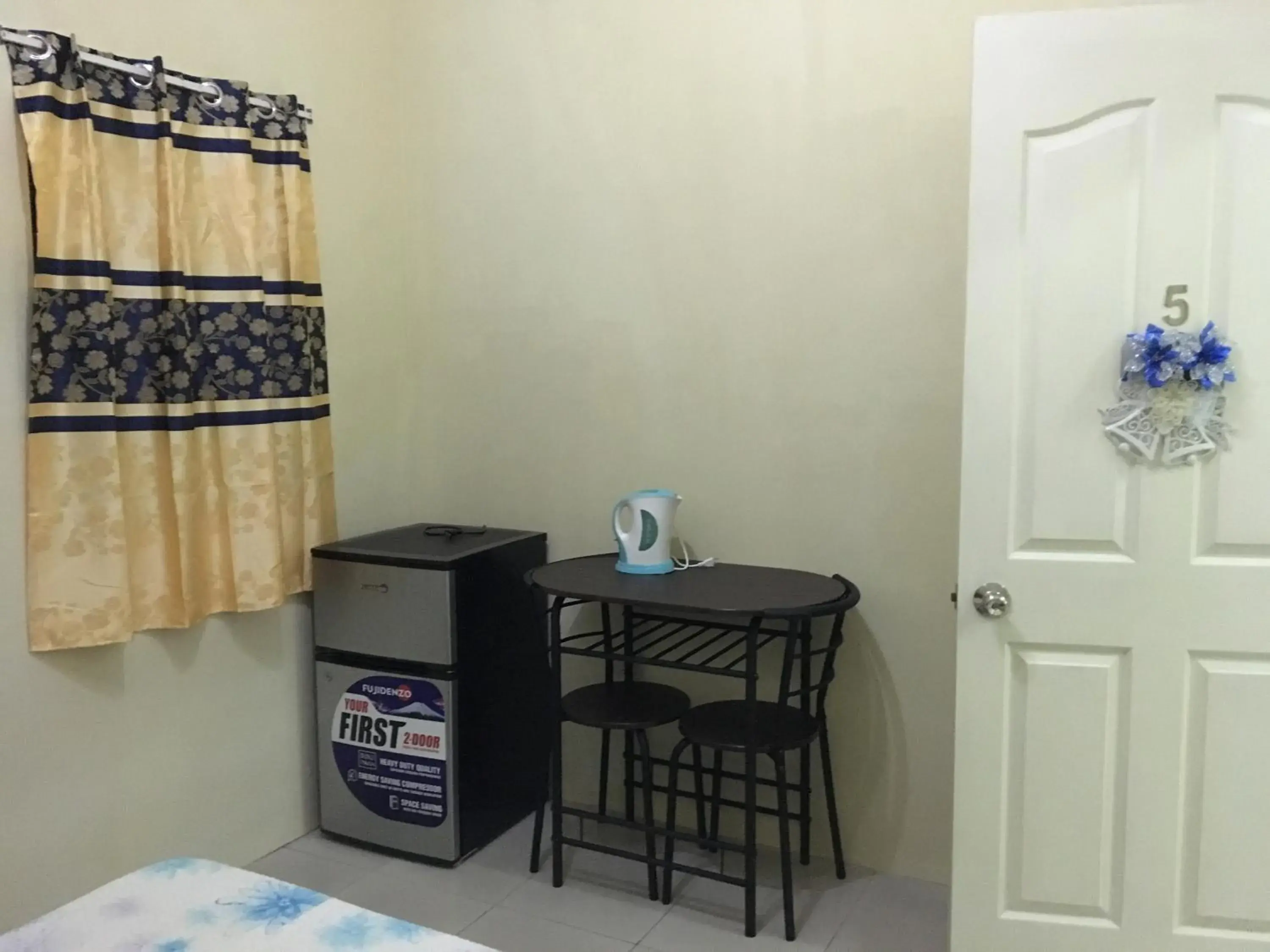 Budget Double Room in Blue Summer Suites & Restaurant Budget Double Room in Blue Summer Suites & Restaurant