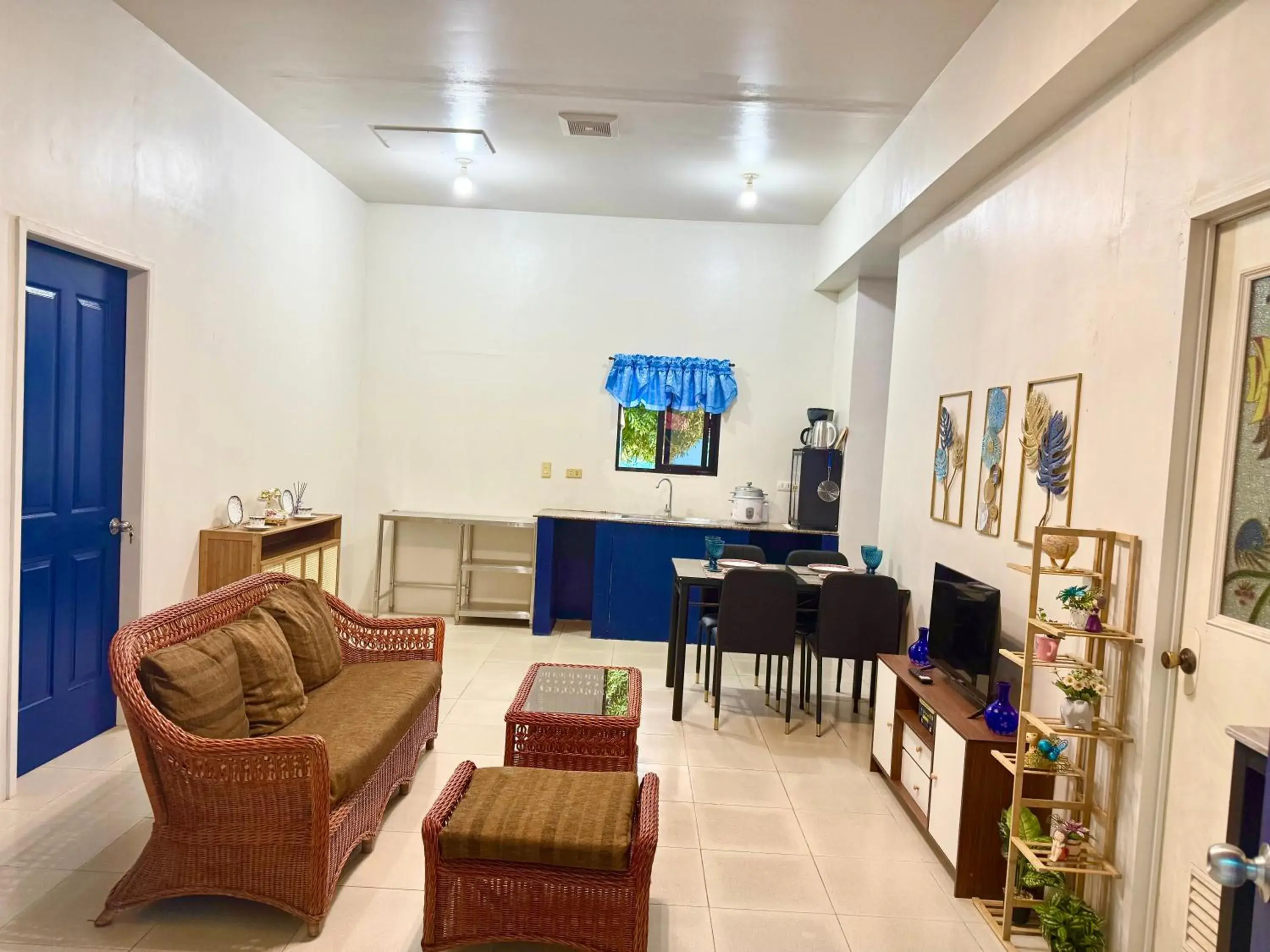 Two-Bedroom Deluxe Apartment in Blue Summer Suites & Restaurant Two-Bedroom Deluxe Apartment in Blue Summer Suites & Restaurant