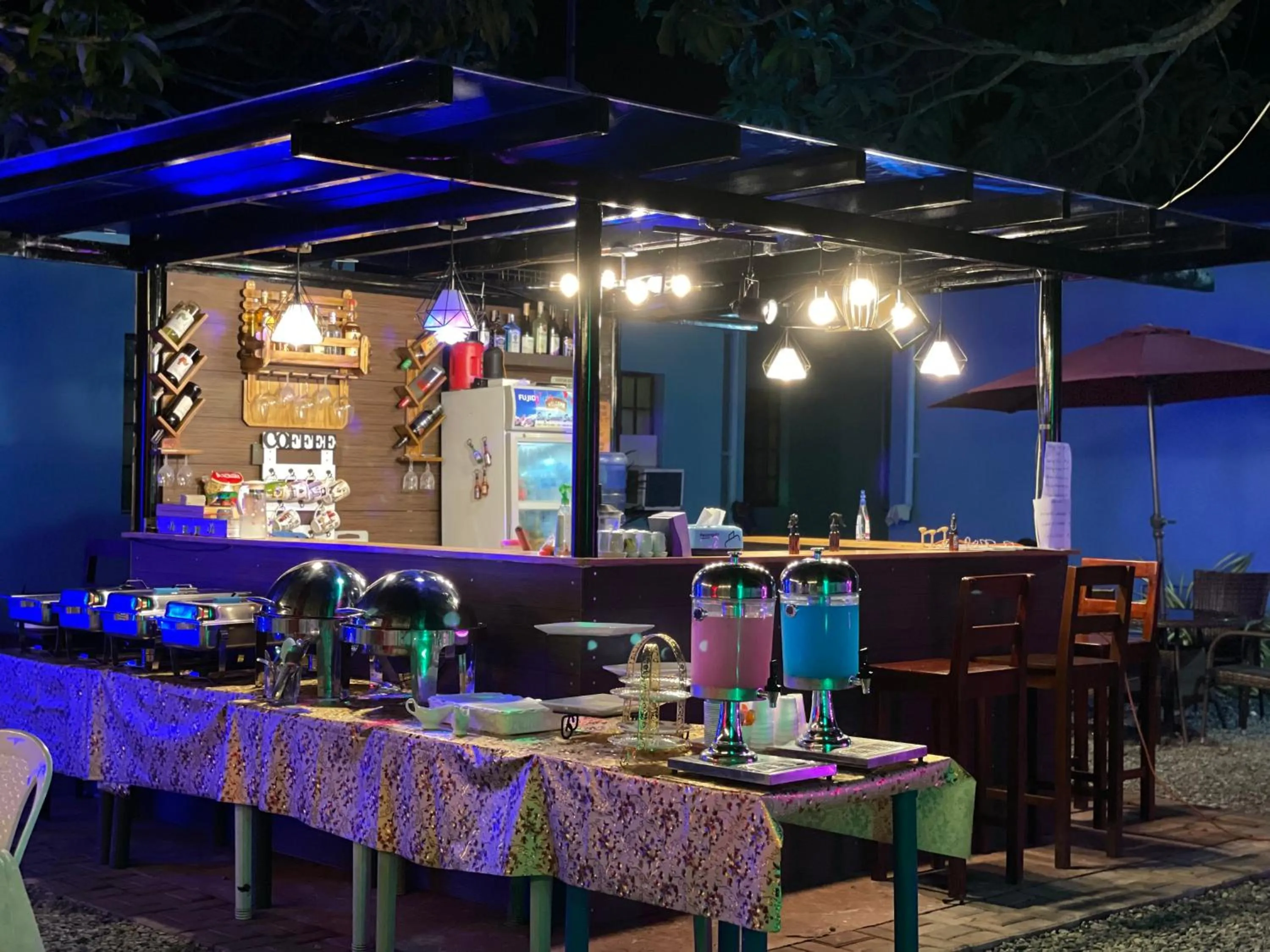 Blue Summer Suites & Restaurant