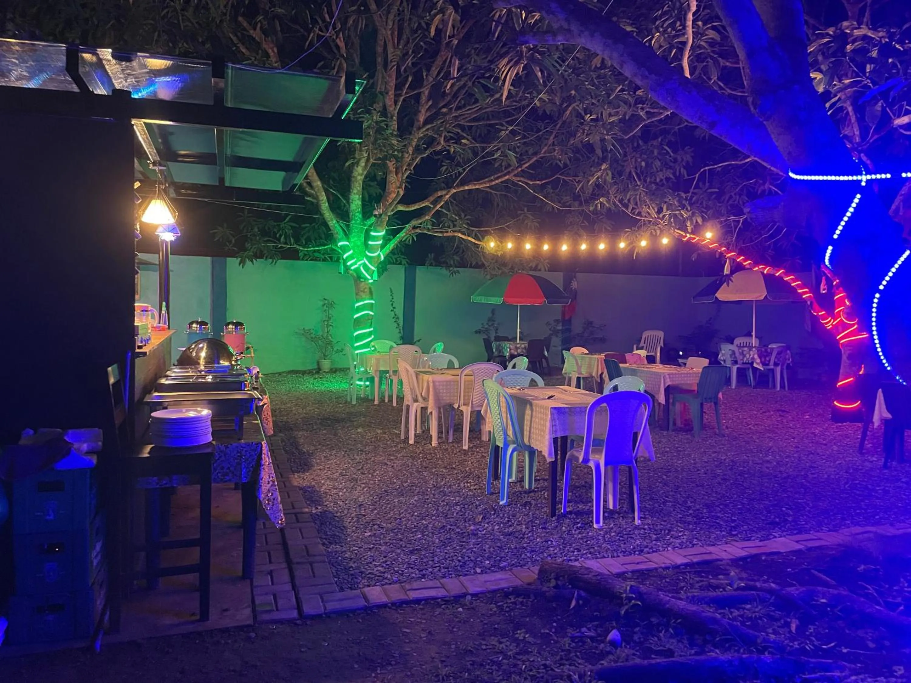 Restaurant/places to eat in Blue Summer Suites & Restaurant