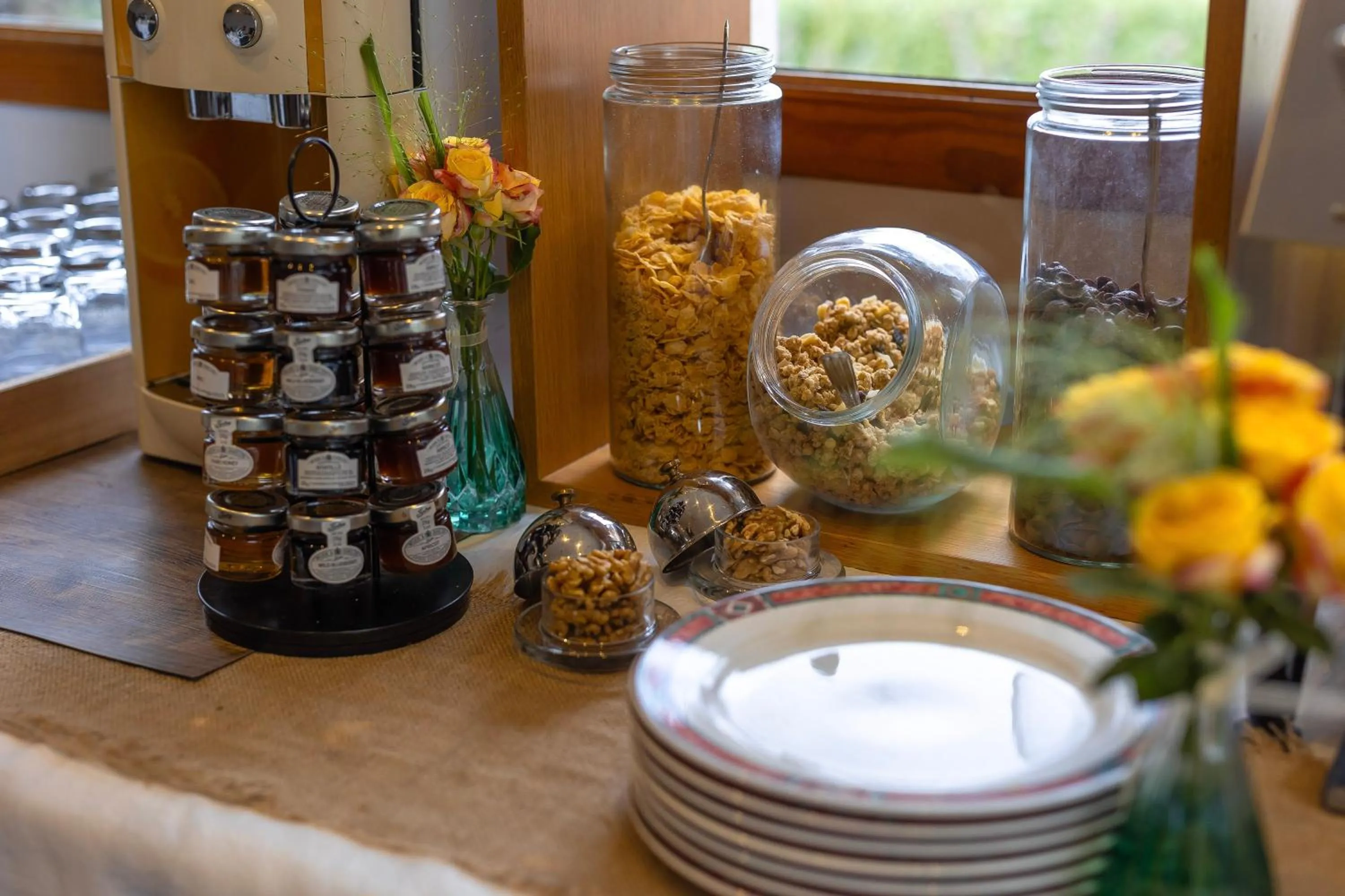 Breakfast in Hôtel les Bergeronnettes