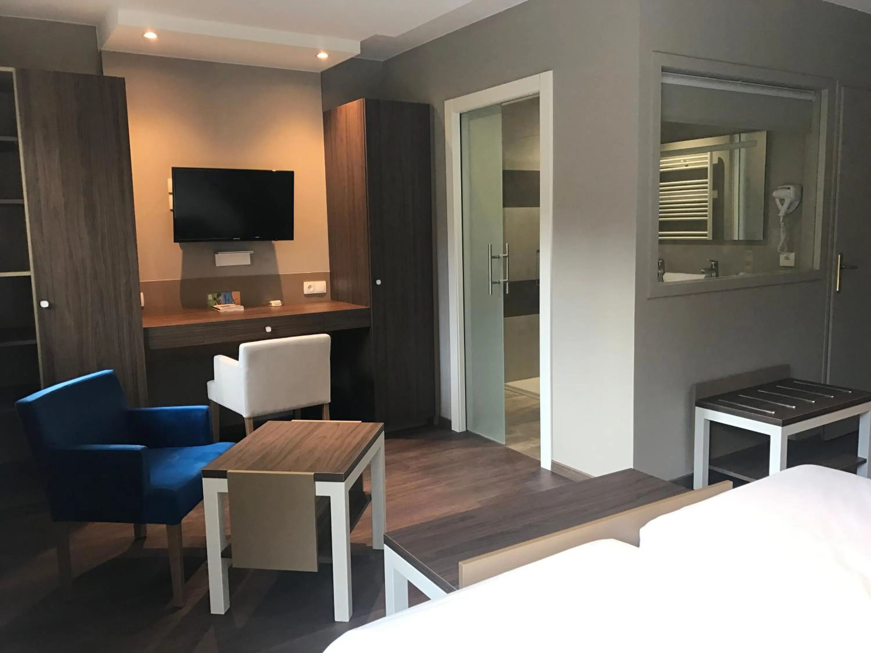 Bedroom, Bed in Hôtel les Bergeronnettes