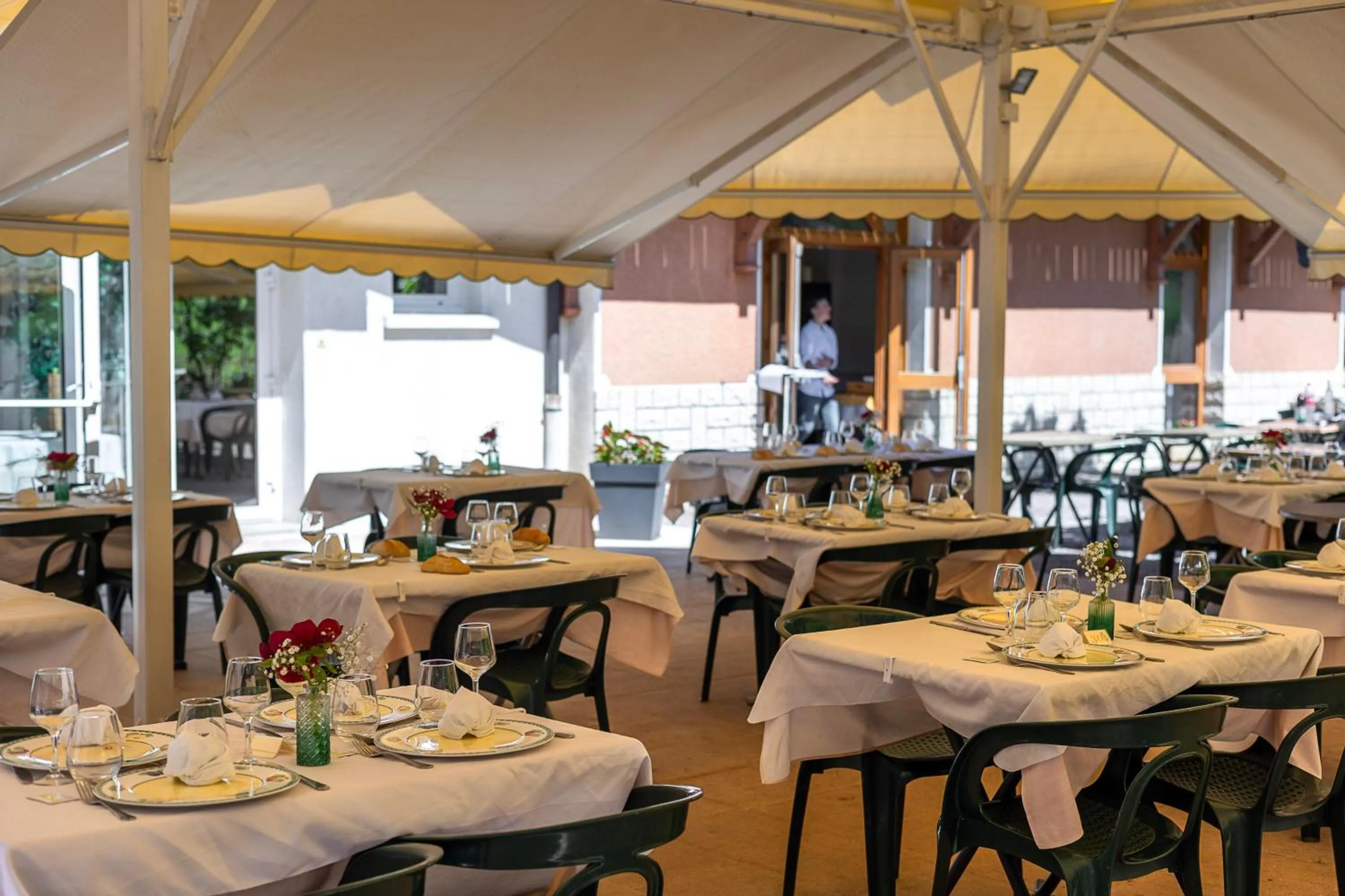 Restaurant/places to eat in Hôtel les Bergeronnettes