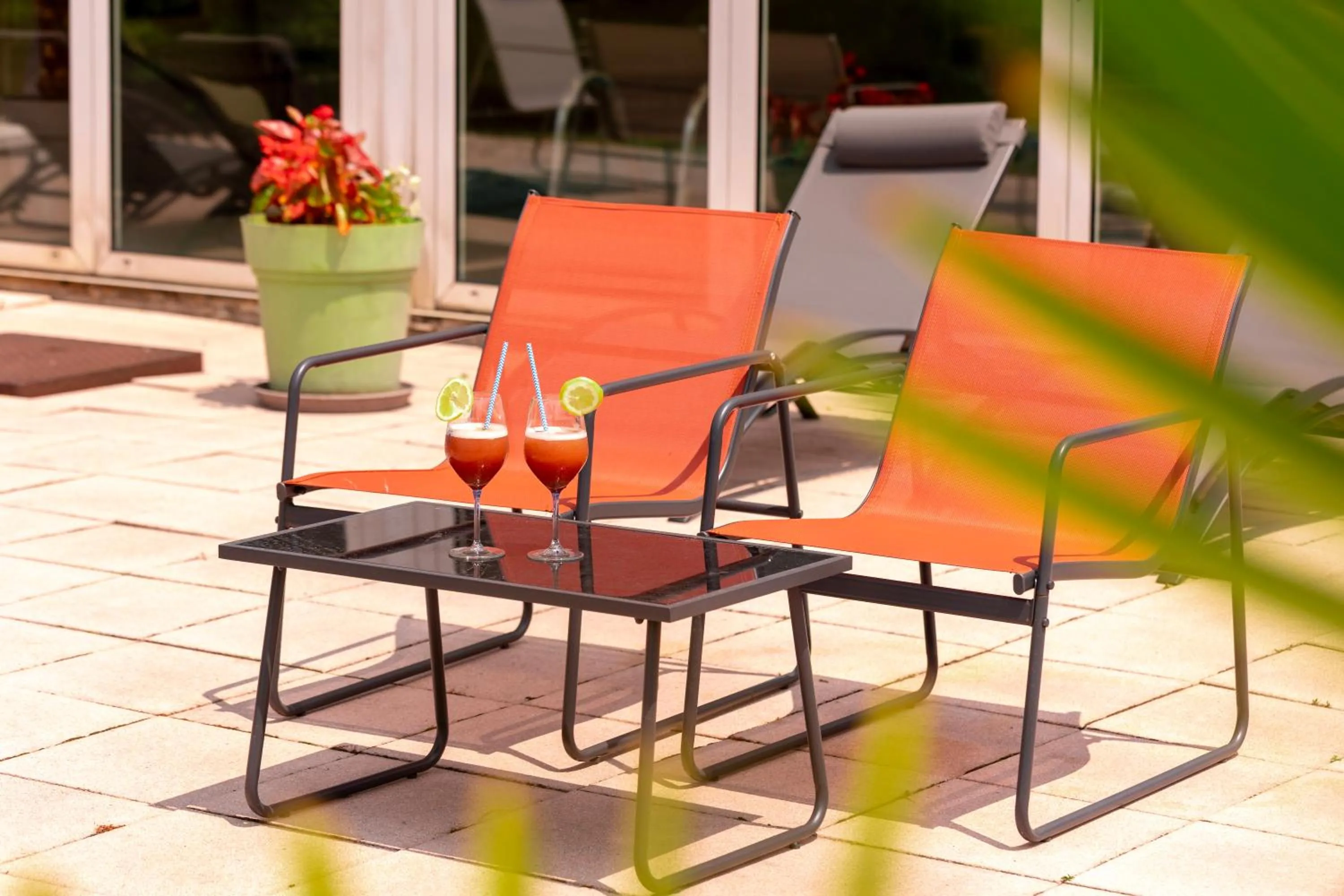 Patio in Hôtel les Bergeronnettes