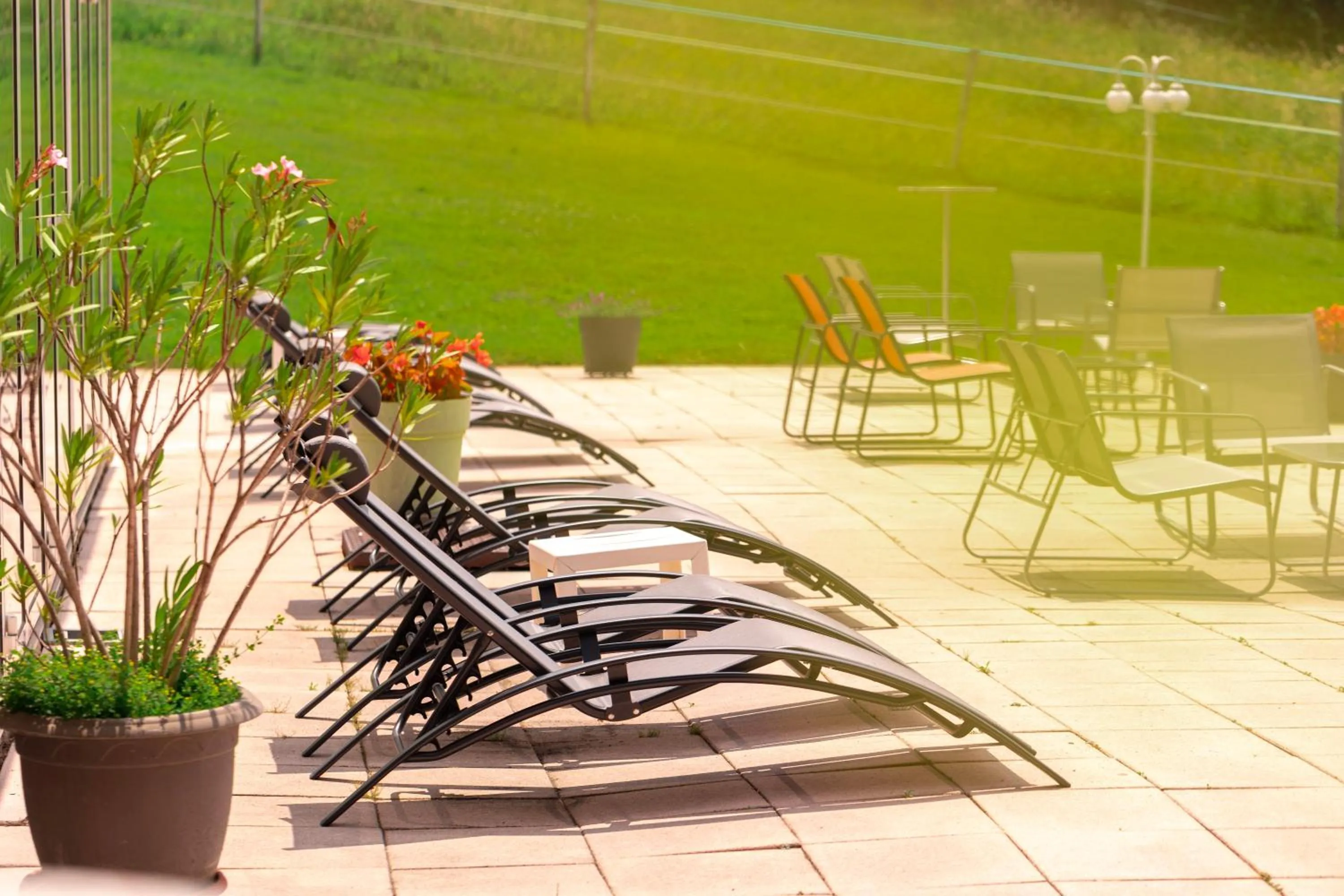 Patio in Hôtel les Bergeronnettes