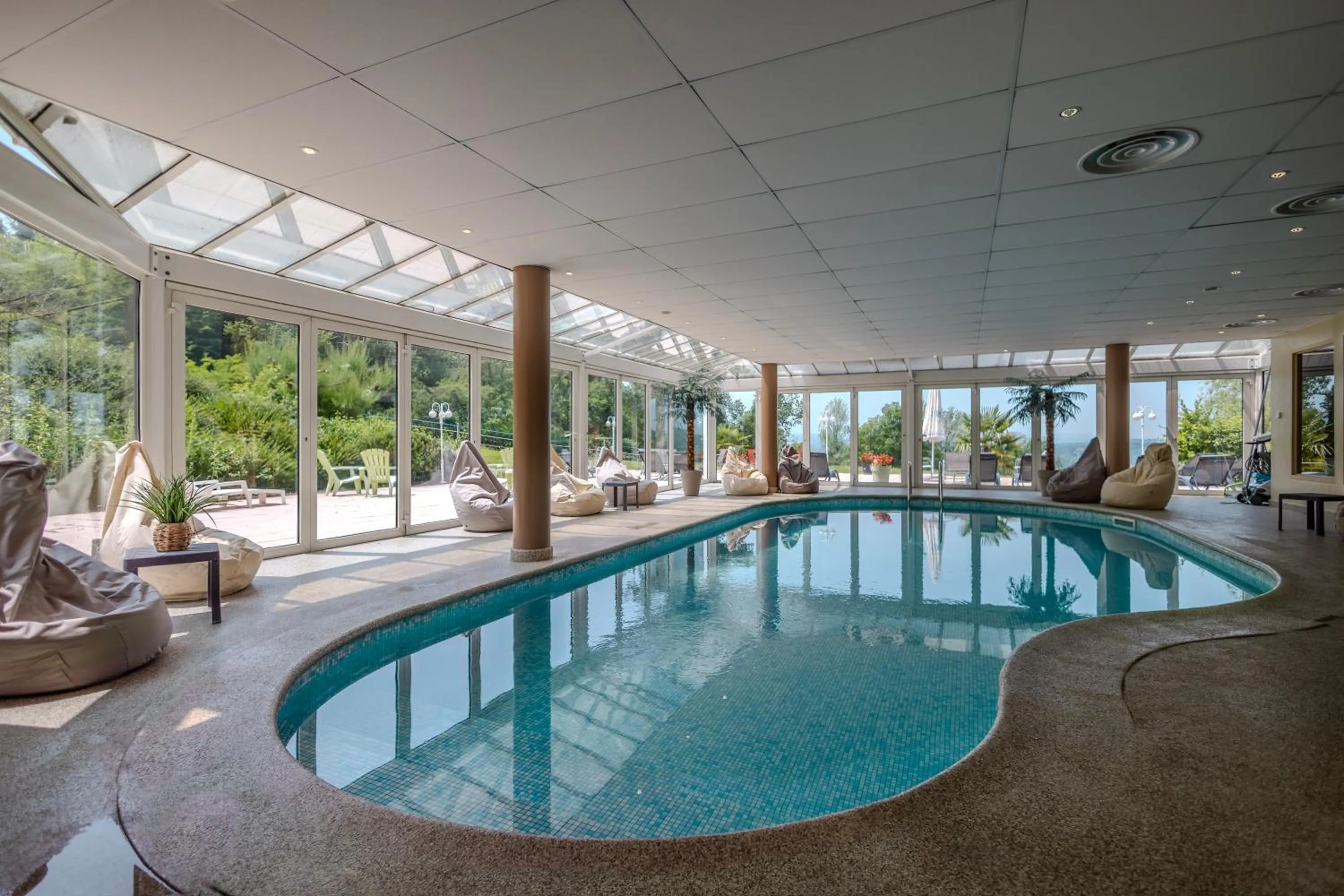 Swimming pool in Hôtel les Bergeronnettes