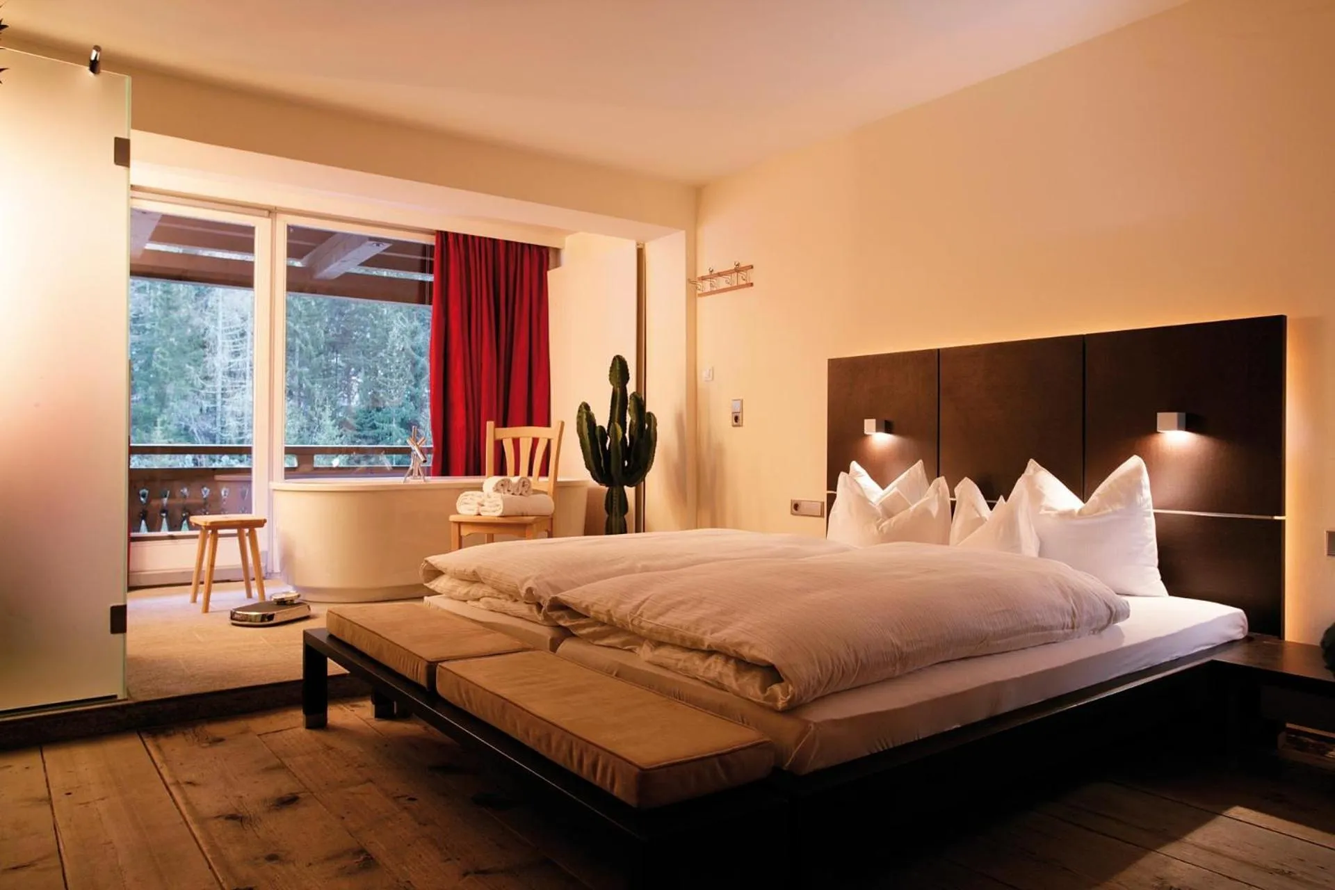 Photo of the whole room, Bed in Raffl's St. Antoner Hof