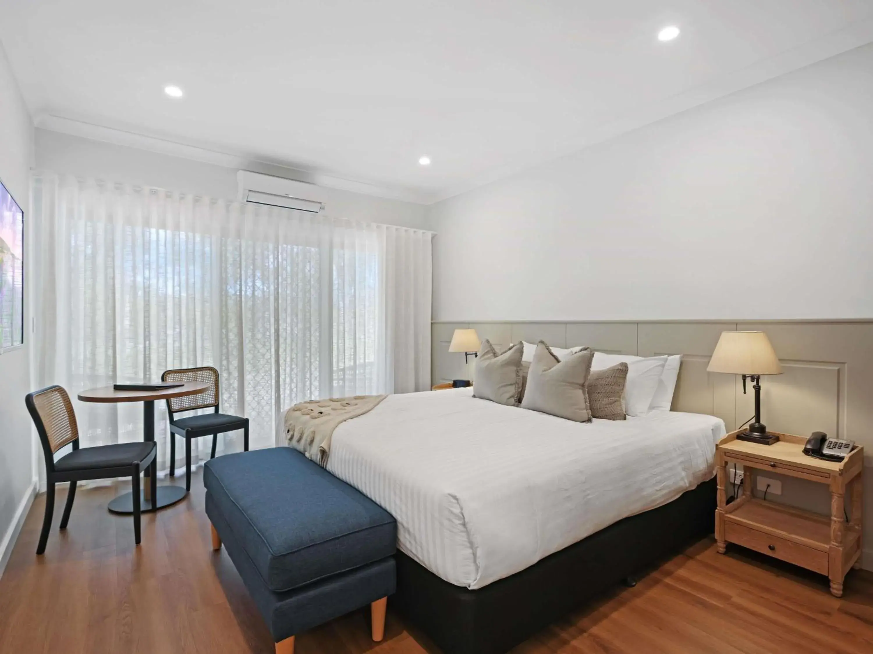 Bedroom, Bed in Clare Country Club Bedroom, Bed in Clare Country Club