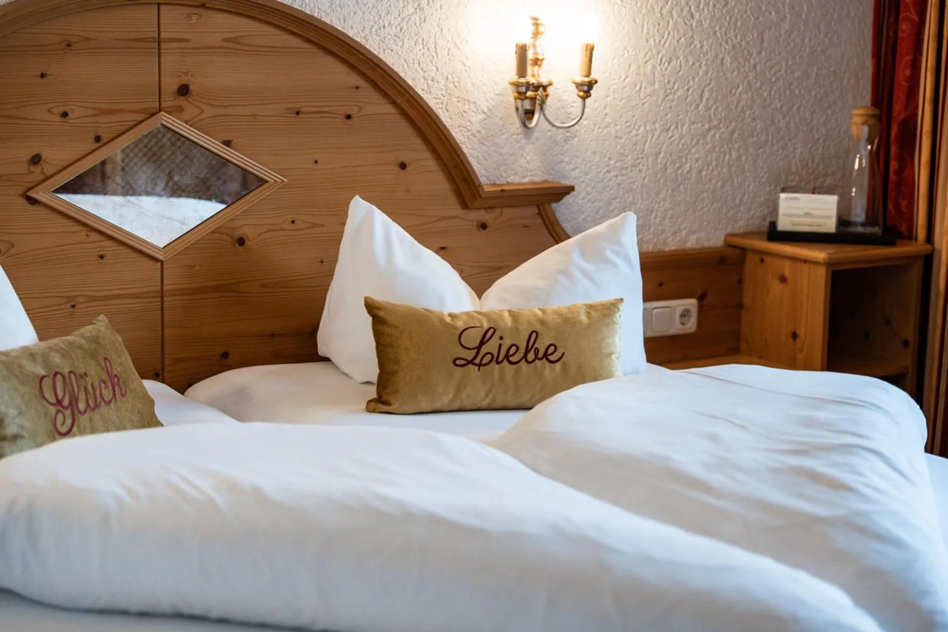 Bed in Liebes Caroline 4-Sterne-Hotel