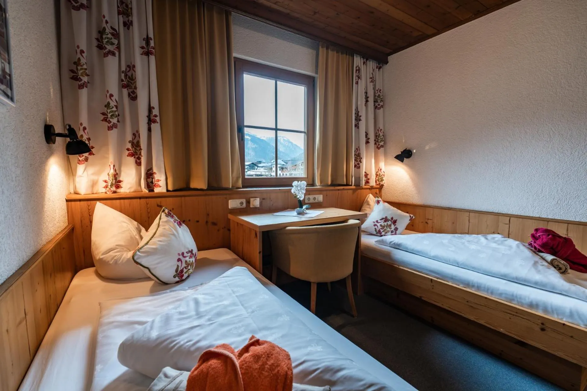 Bed in Liebes Caroline 4-Sterne-Hotel