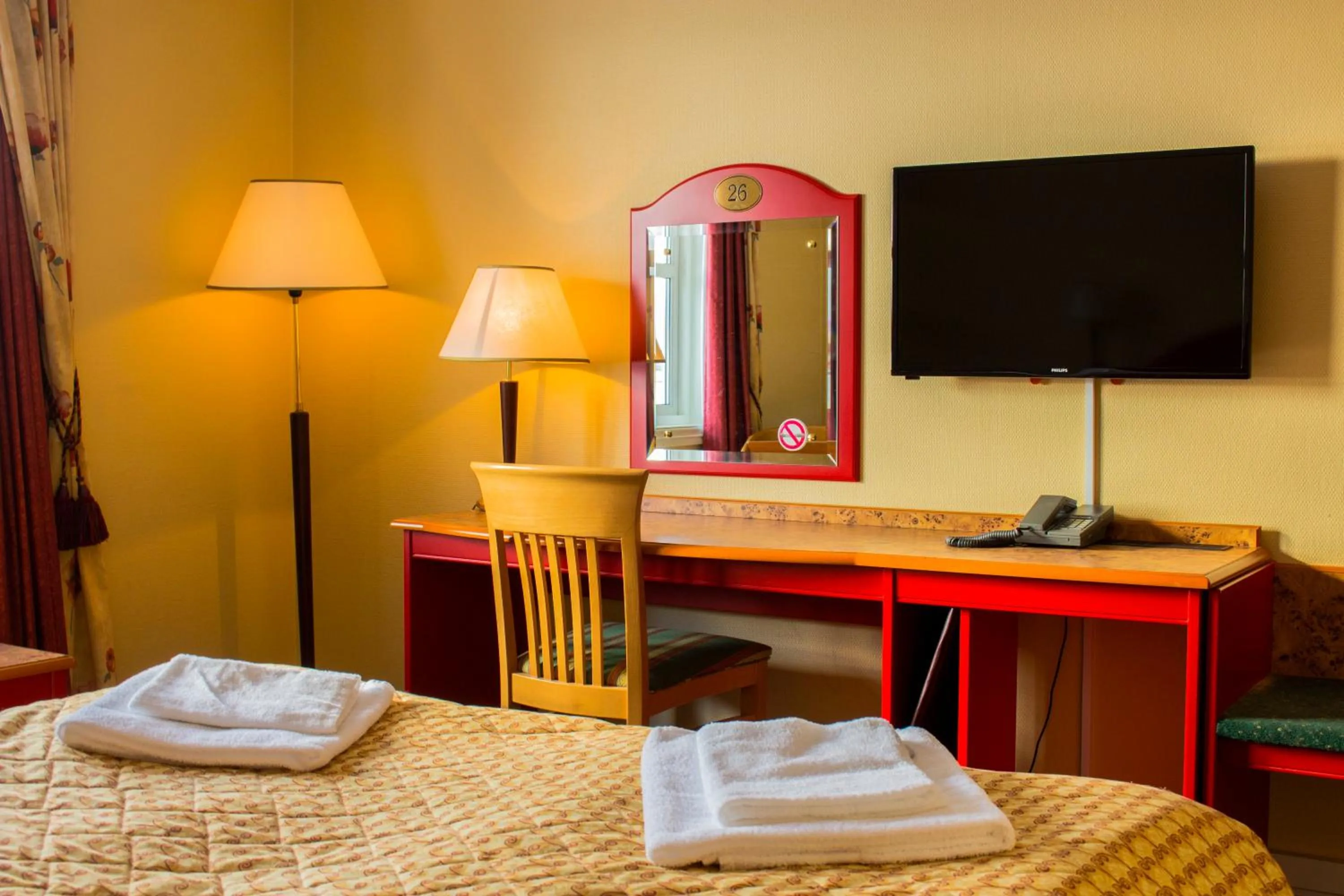 Living room, Bed in Tysfjord Hotel