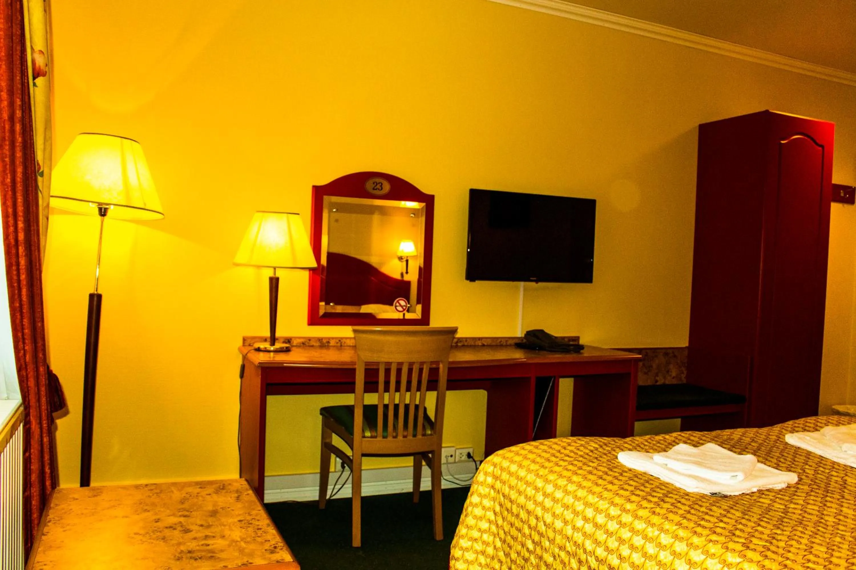 Living room, Bed in Tysfjord Hotel