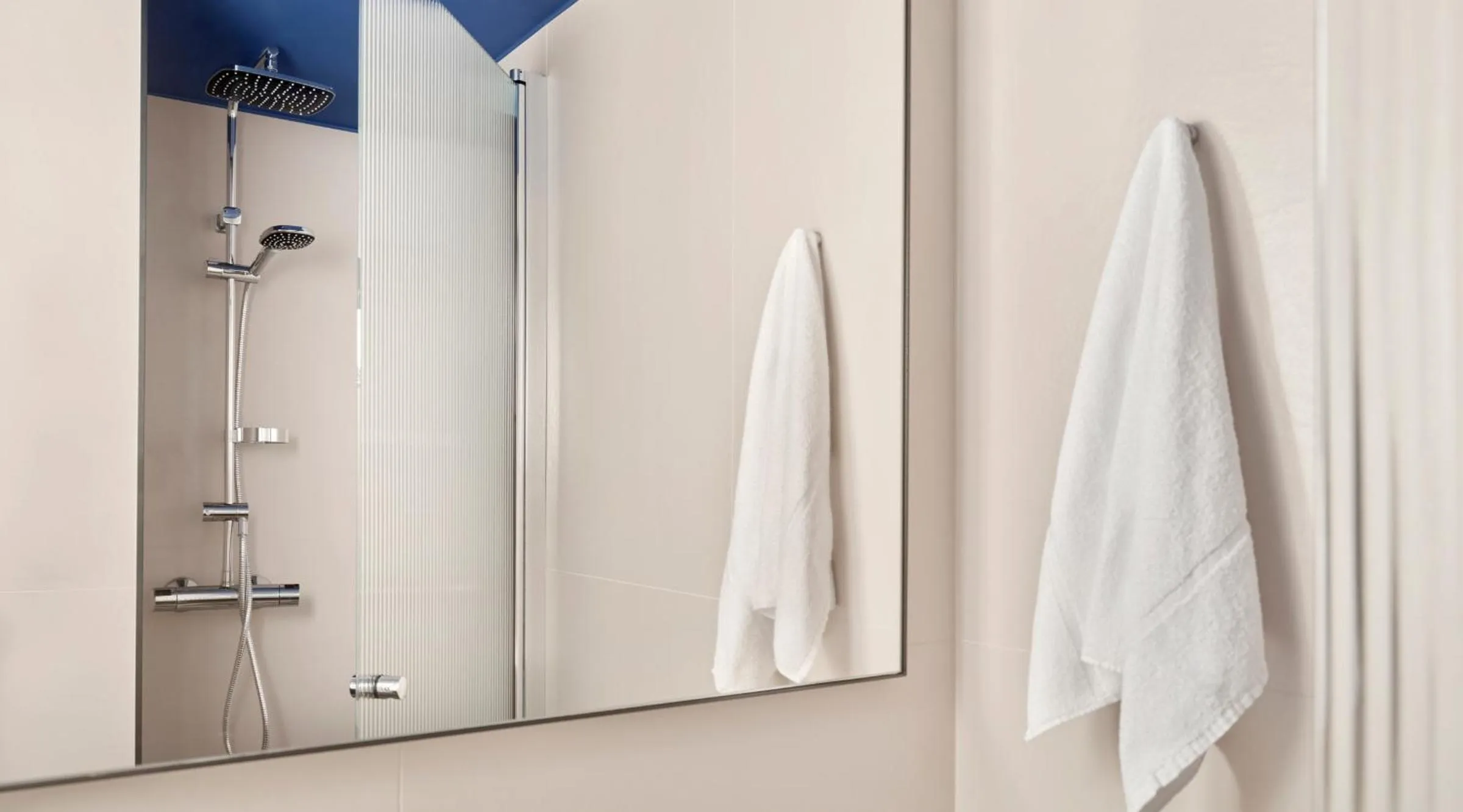 Shower in Original Sokos Hotel Royal