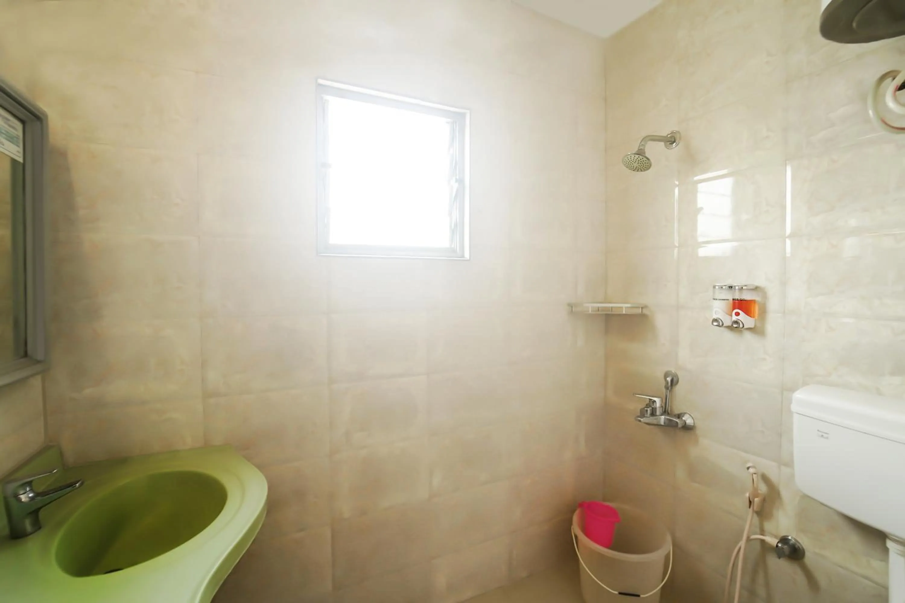 Shower in JC Woodville Manor