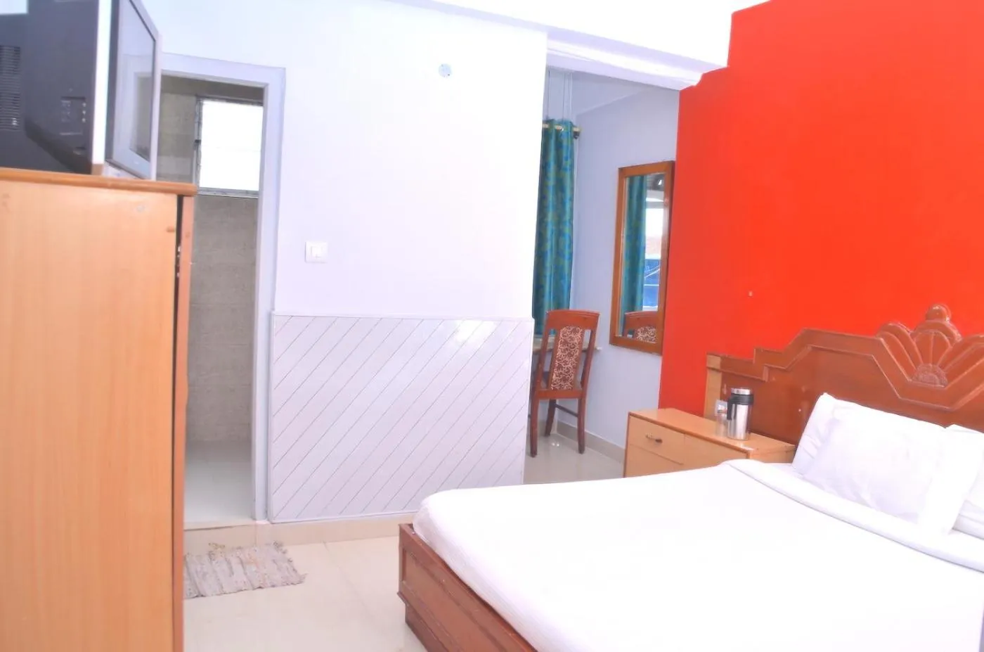 Communal lounge/ TV room, Bed in JC Woodville Manor