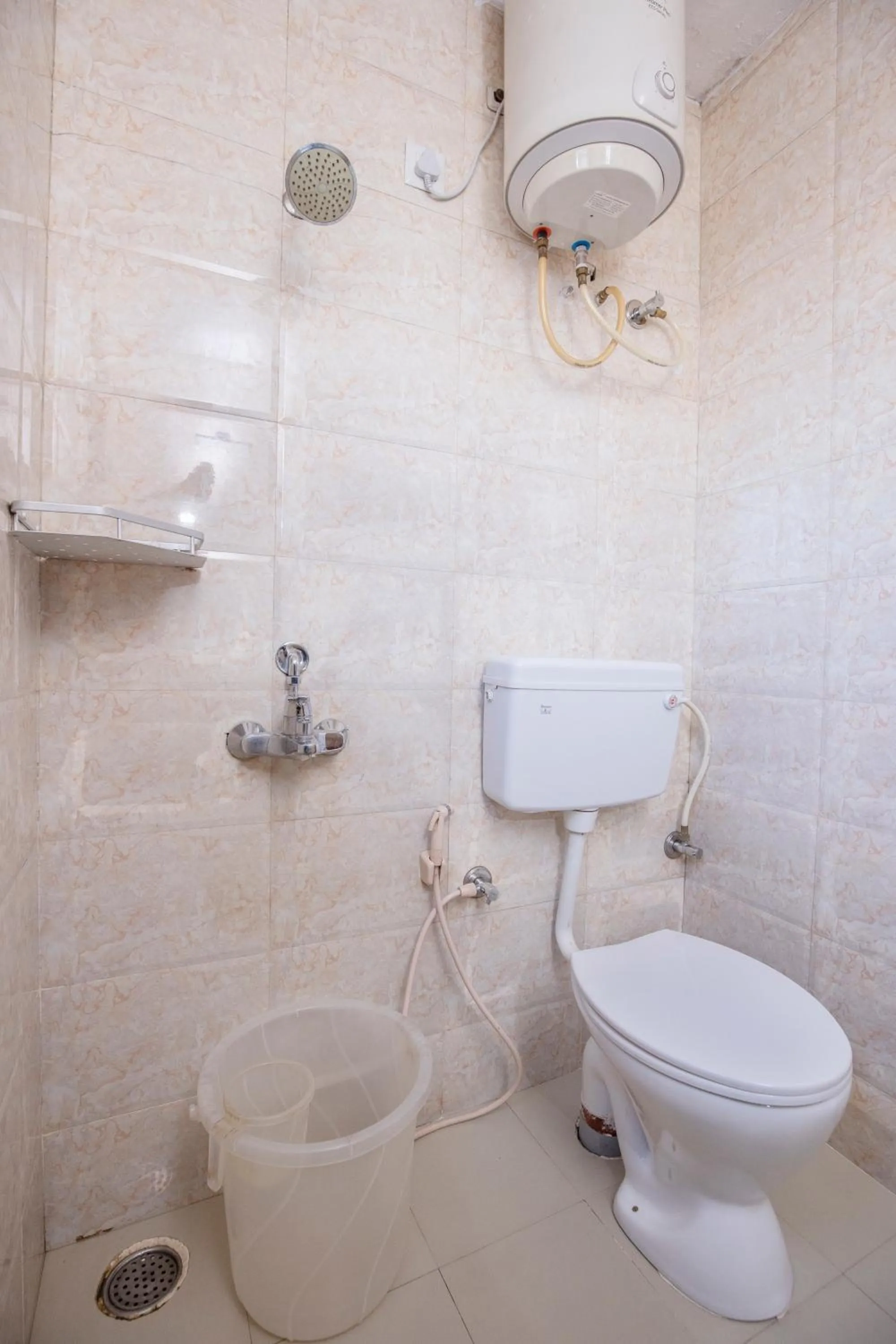 Shower in JC Woodville Manor