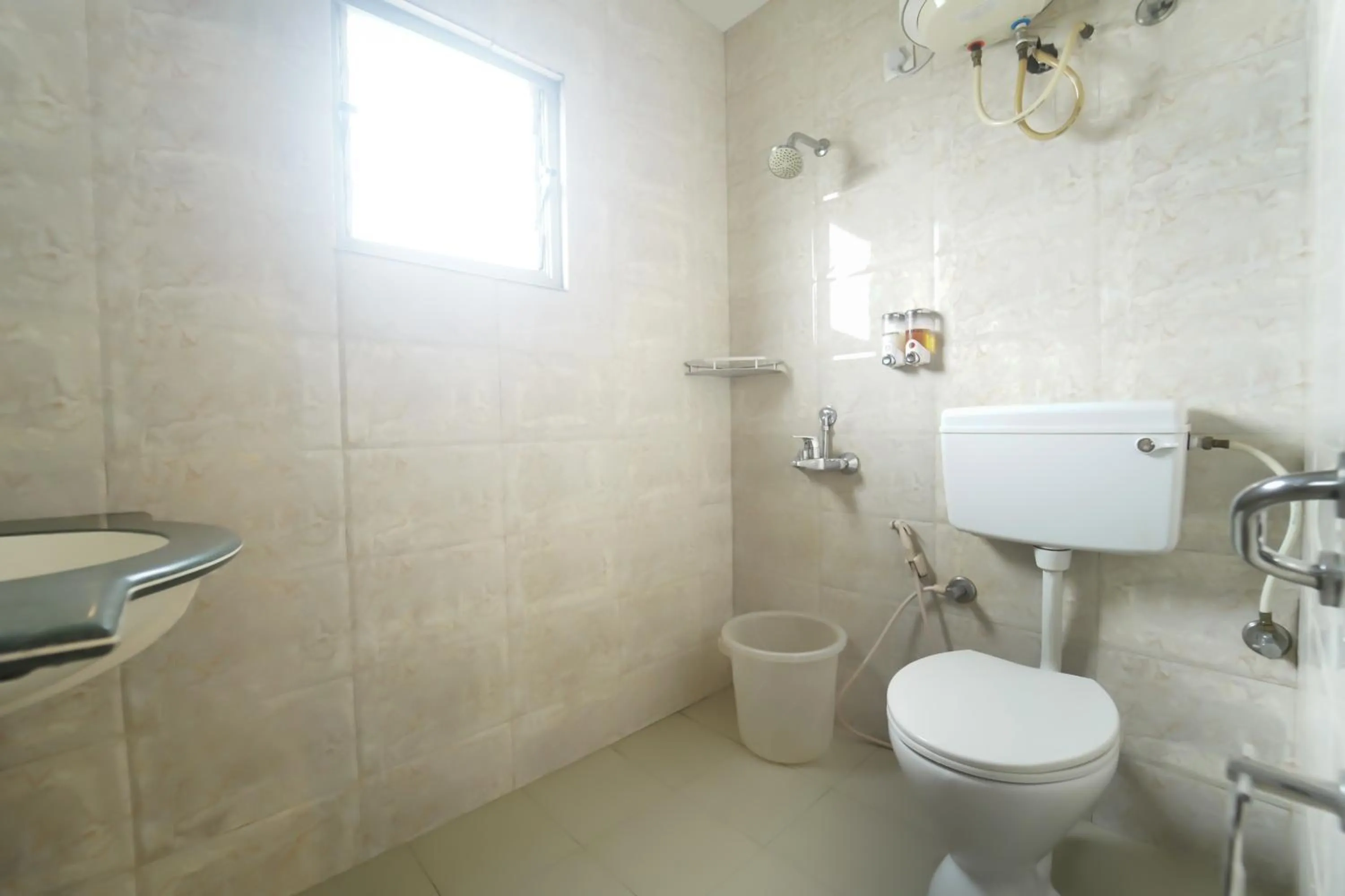 Shower in JC Woodville Manor