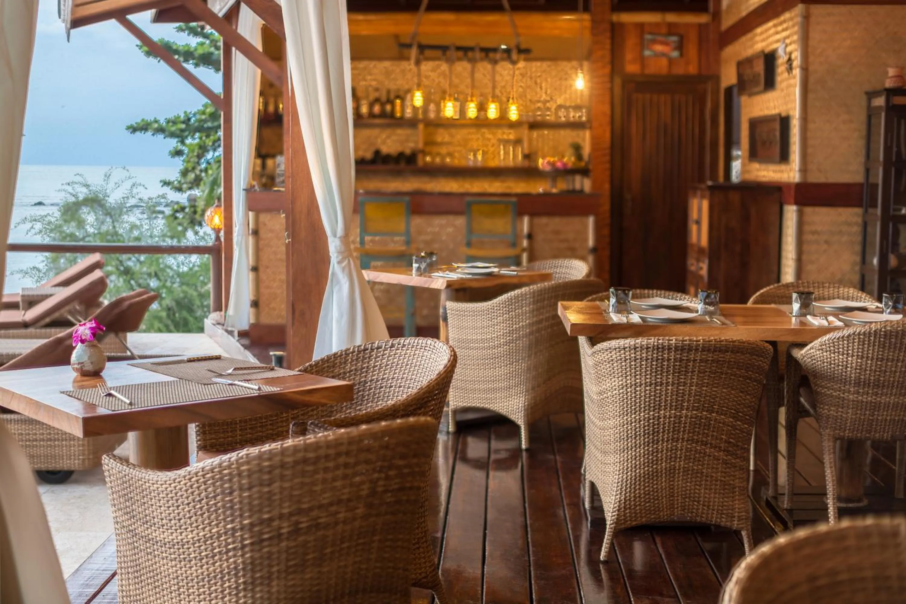 Restaurant/places to eat in Beyond The Blue Horizon Boutique Bungalows