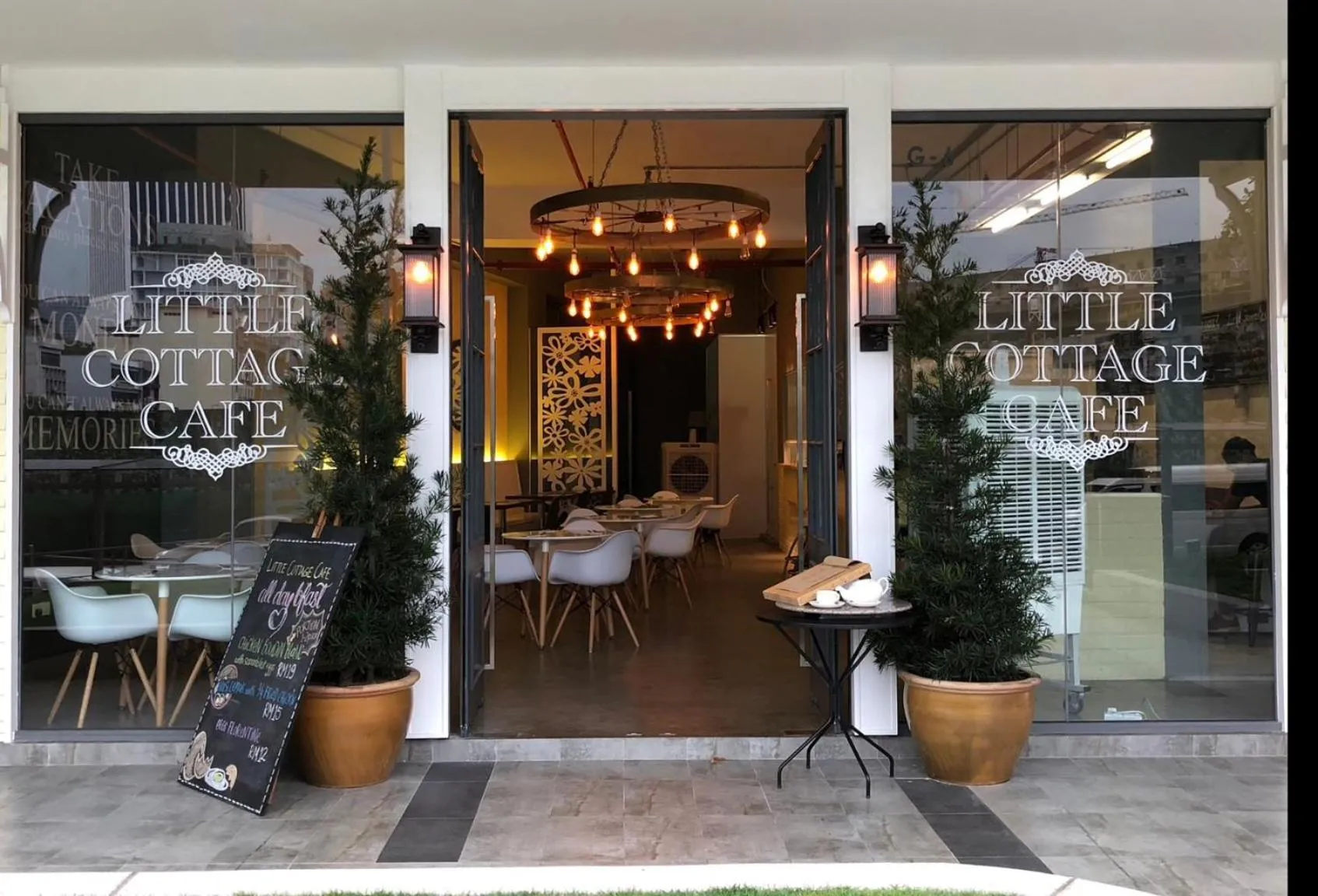 Restaurant/places to eat in Robertson Suites Kuala Lumpur