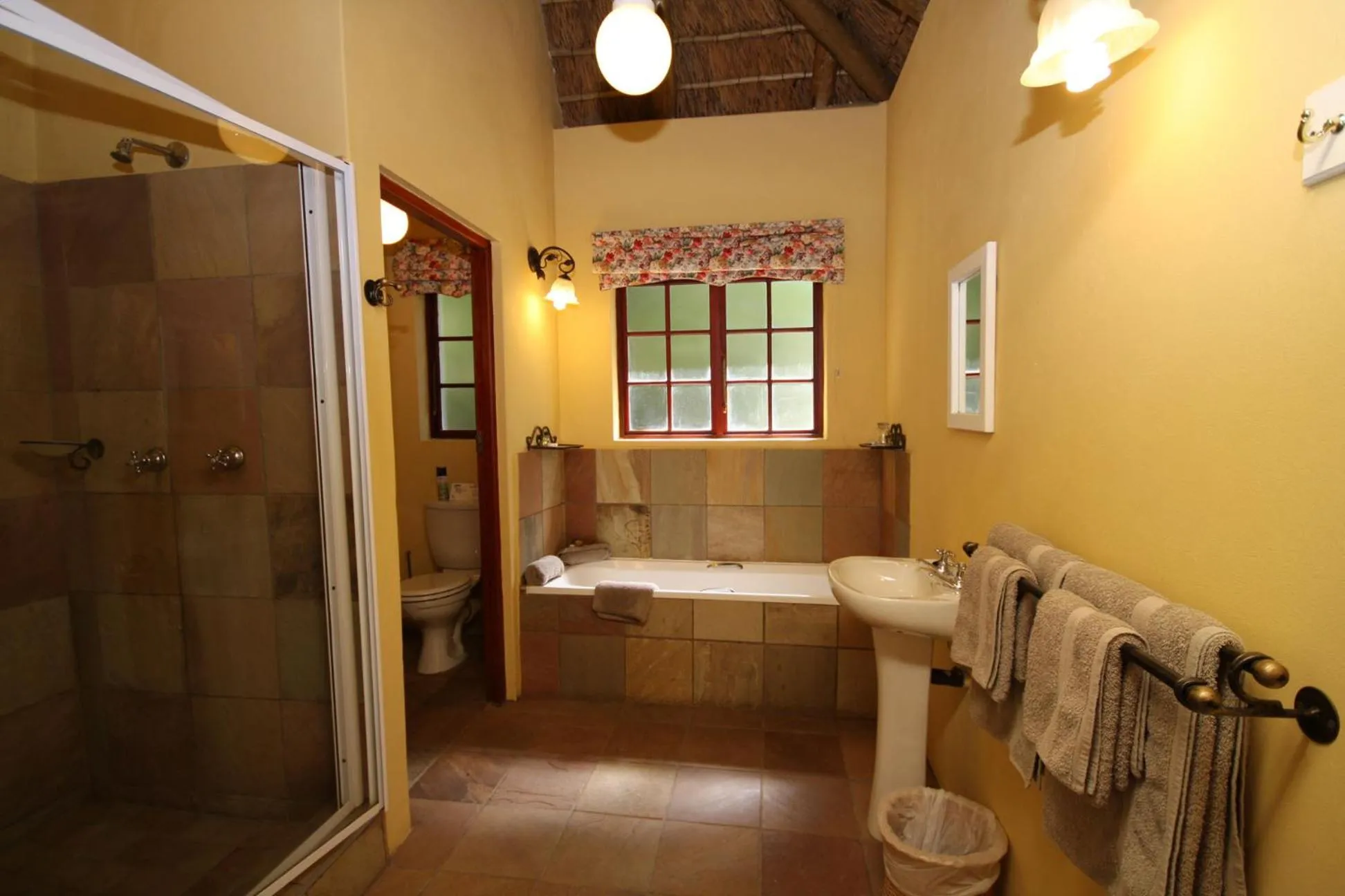 Bathroom in Hogsback Arminel Hotel