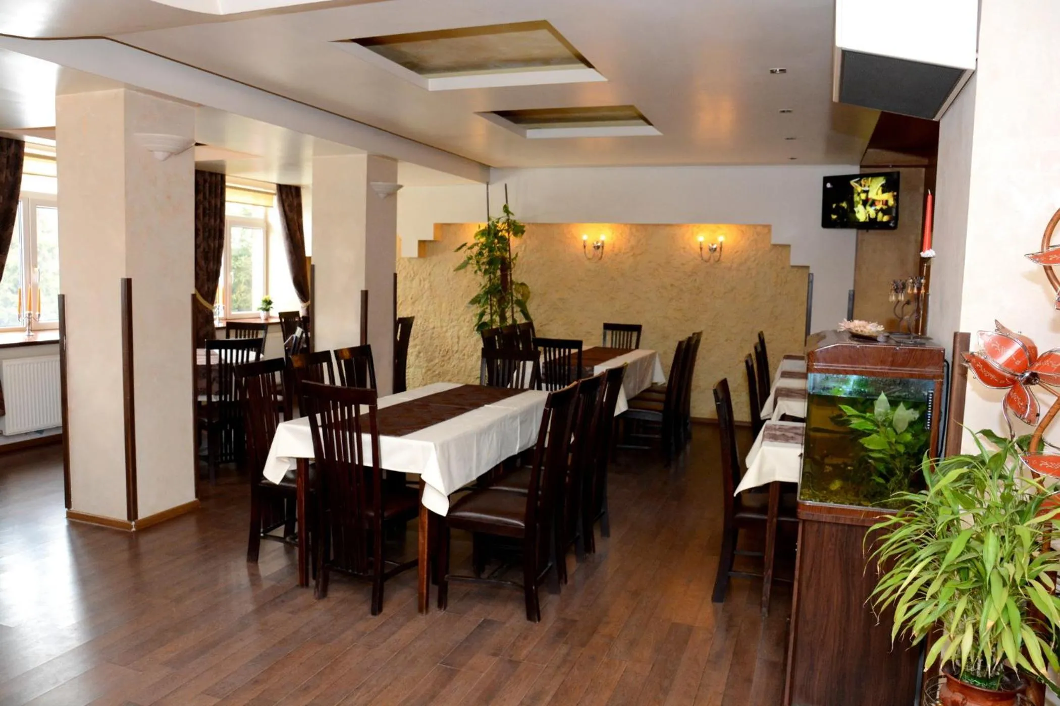 Restaurant/places to eat in Hotel Intim