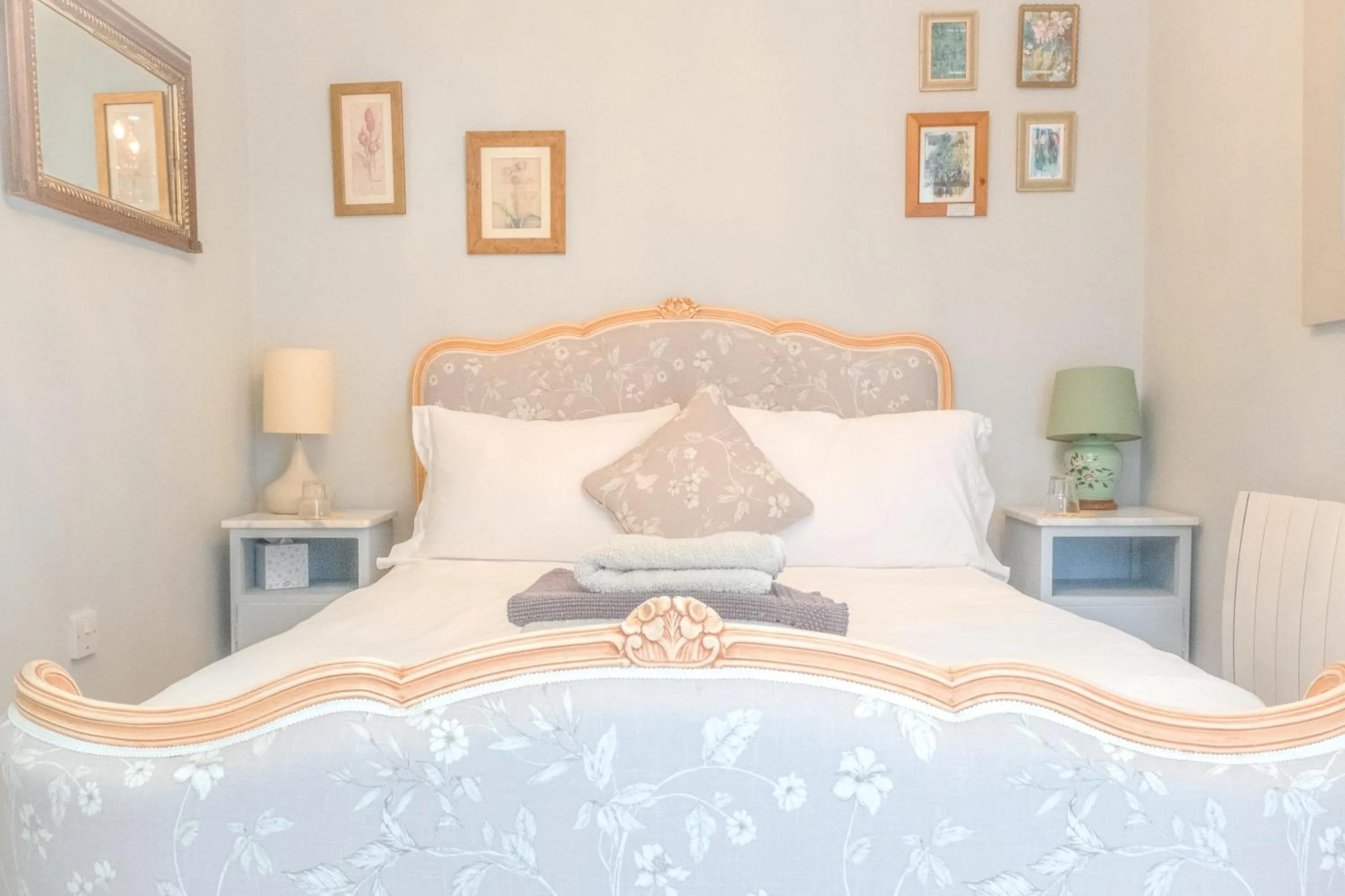 Bed in The Rear of the Plough,Everdon.