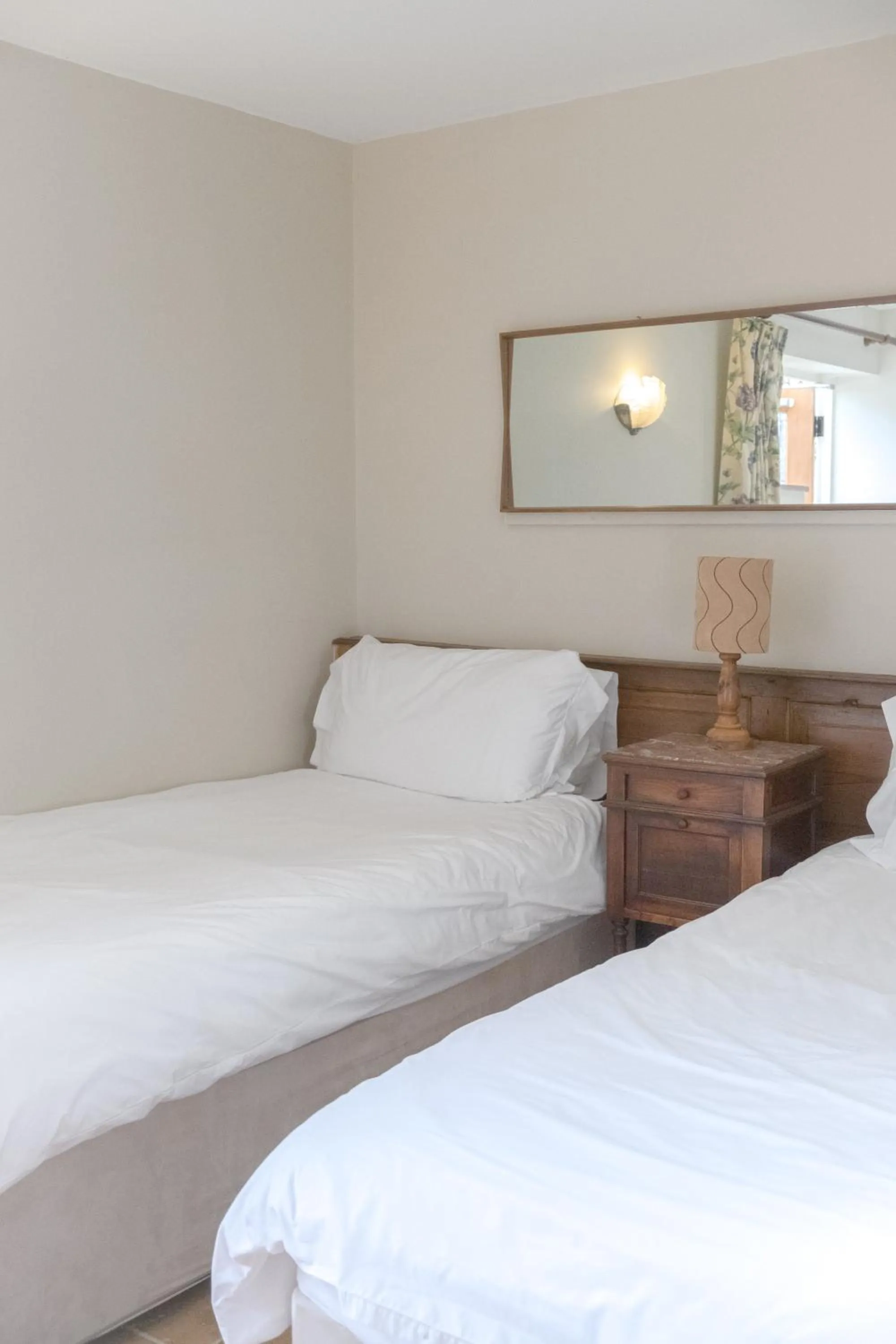 Bed in The Rear of the Plough,Everdon.