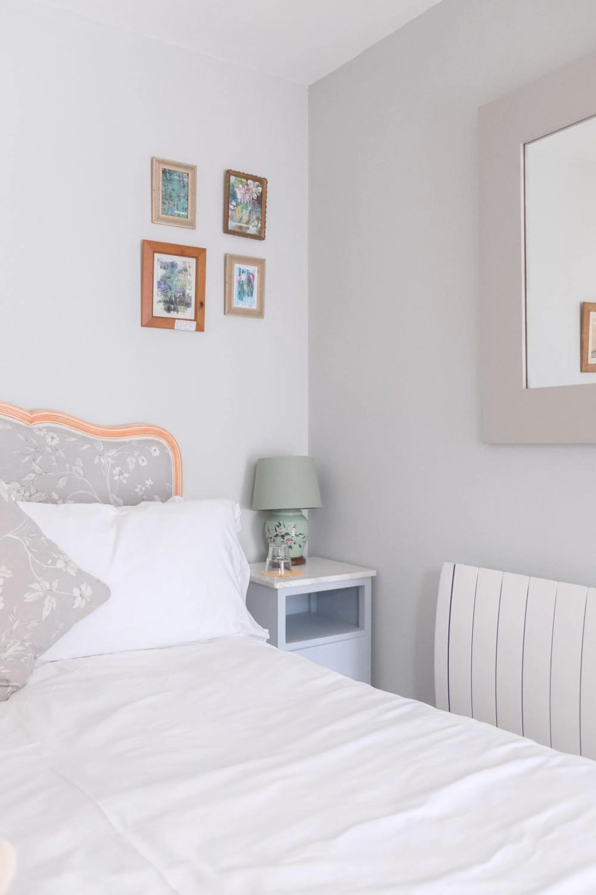 Bed in The Rear of the Plough,Everdon.