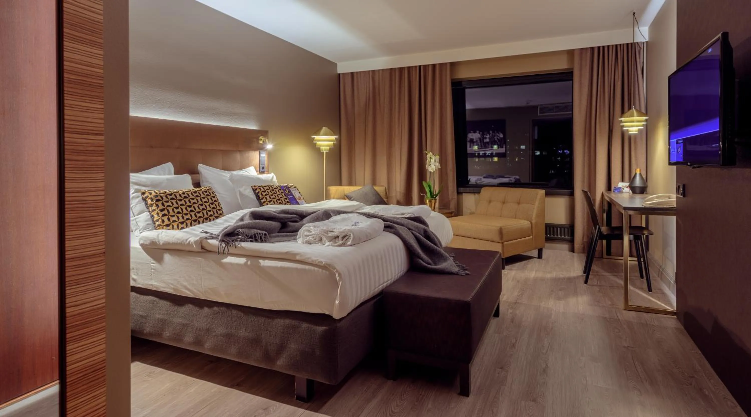 Photo of the whole room, Bed in Radisson Blu Marina Palace Hotel, Turku