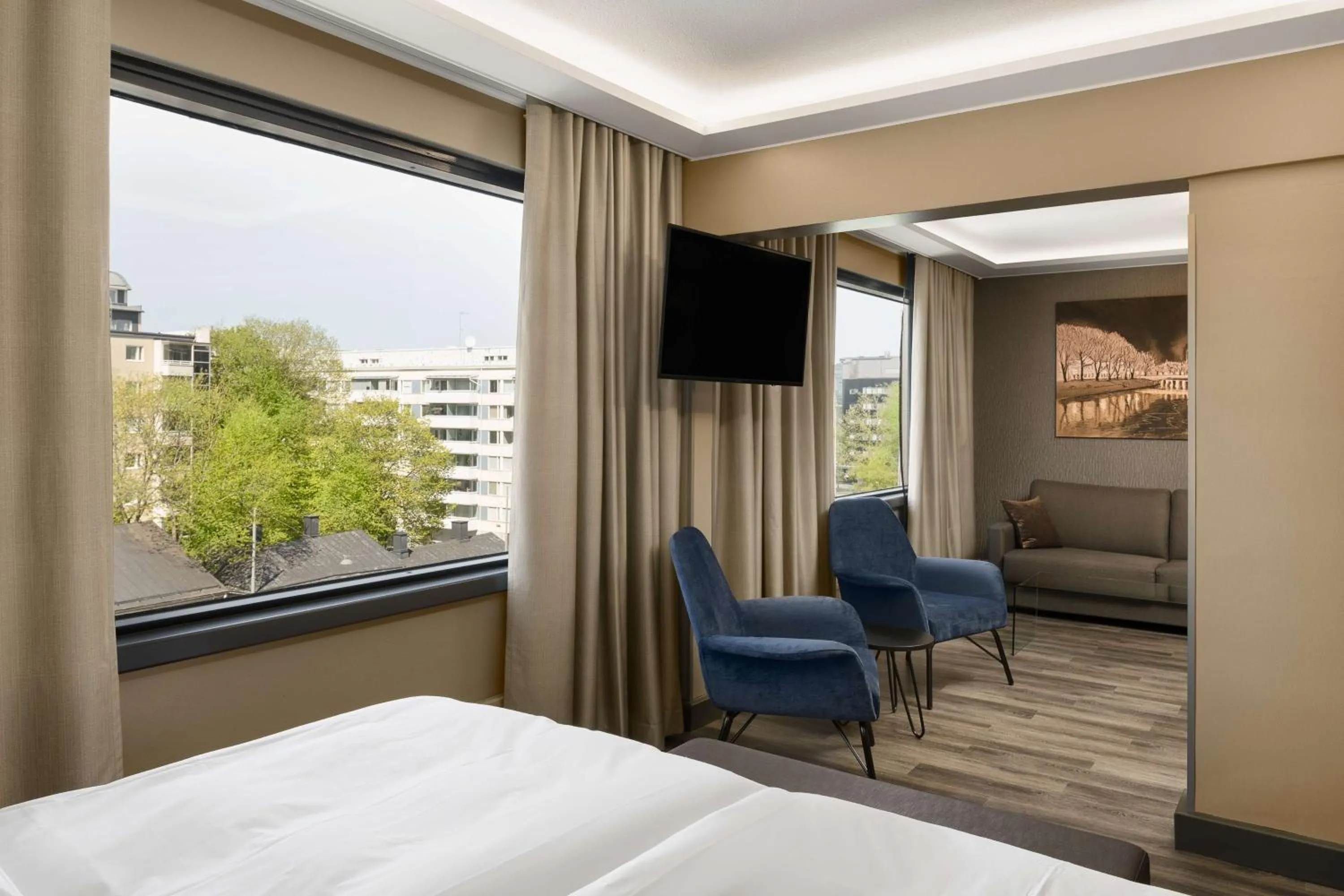 Living room, Bed in Radisson Blu Marina Palace Hotel, Turku