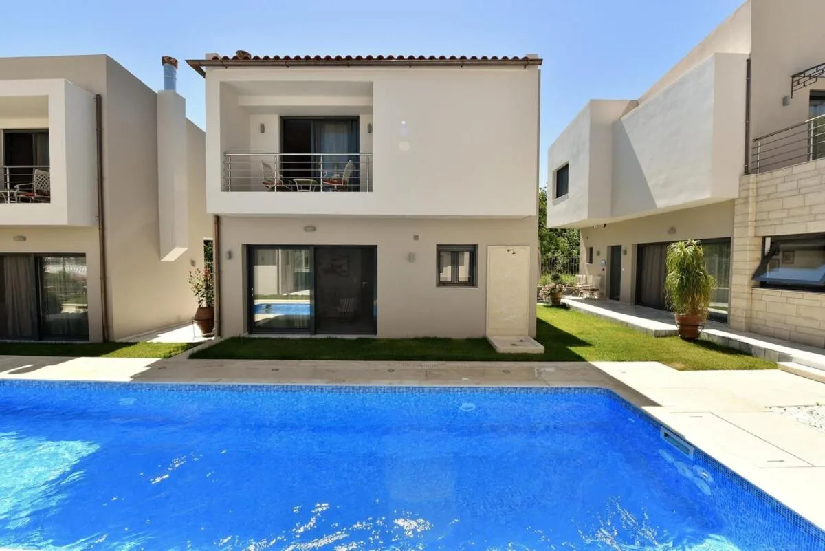 Swimming pool in Alexander Mountain Resort