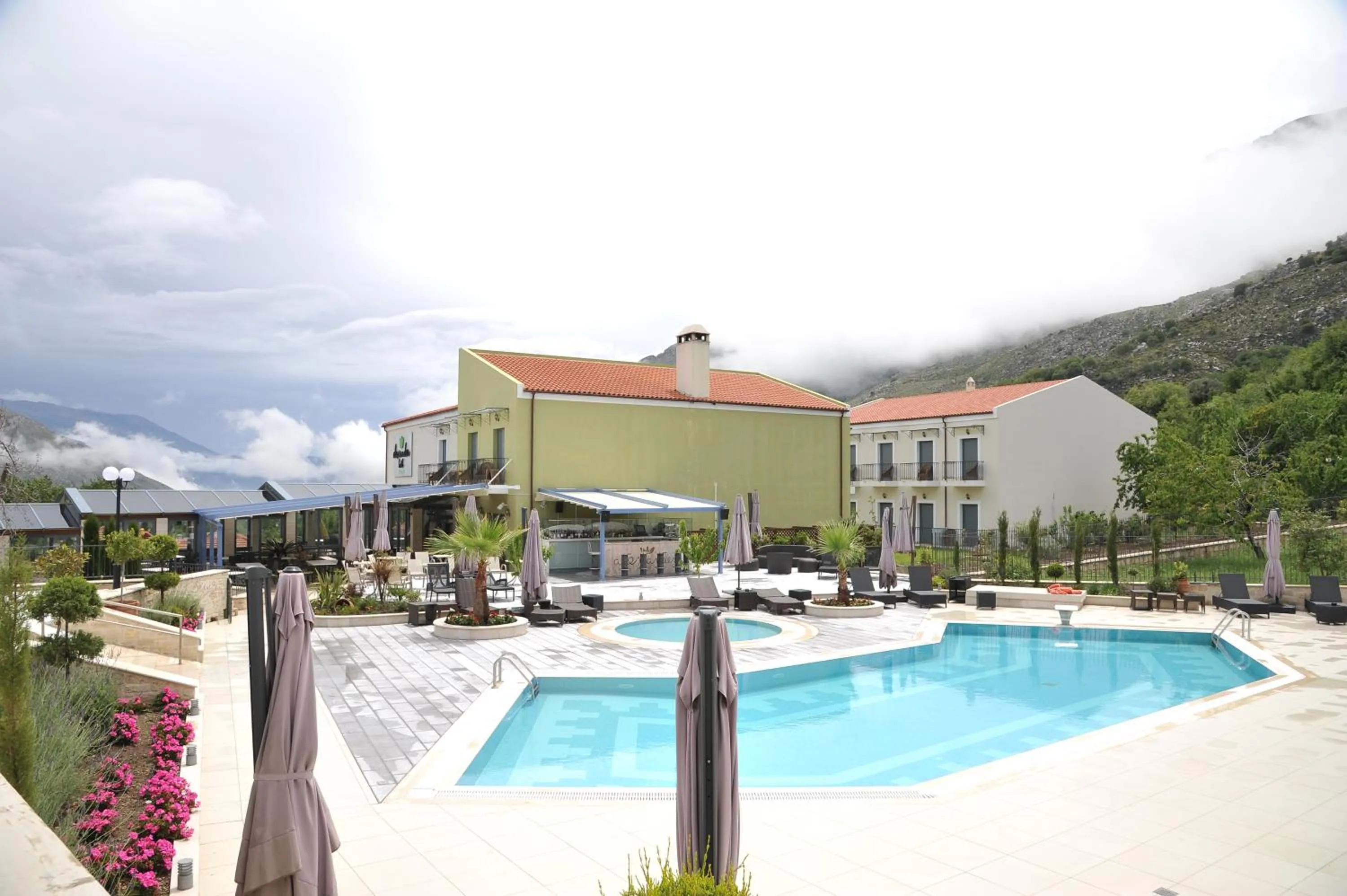 Swimming pool in Alexander Mountain Resort