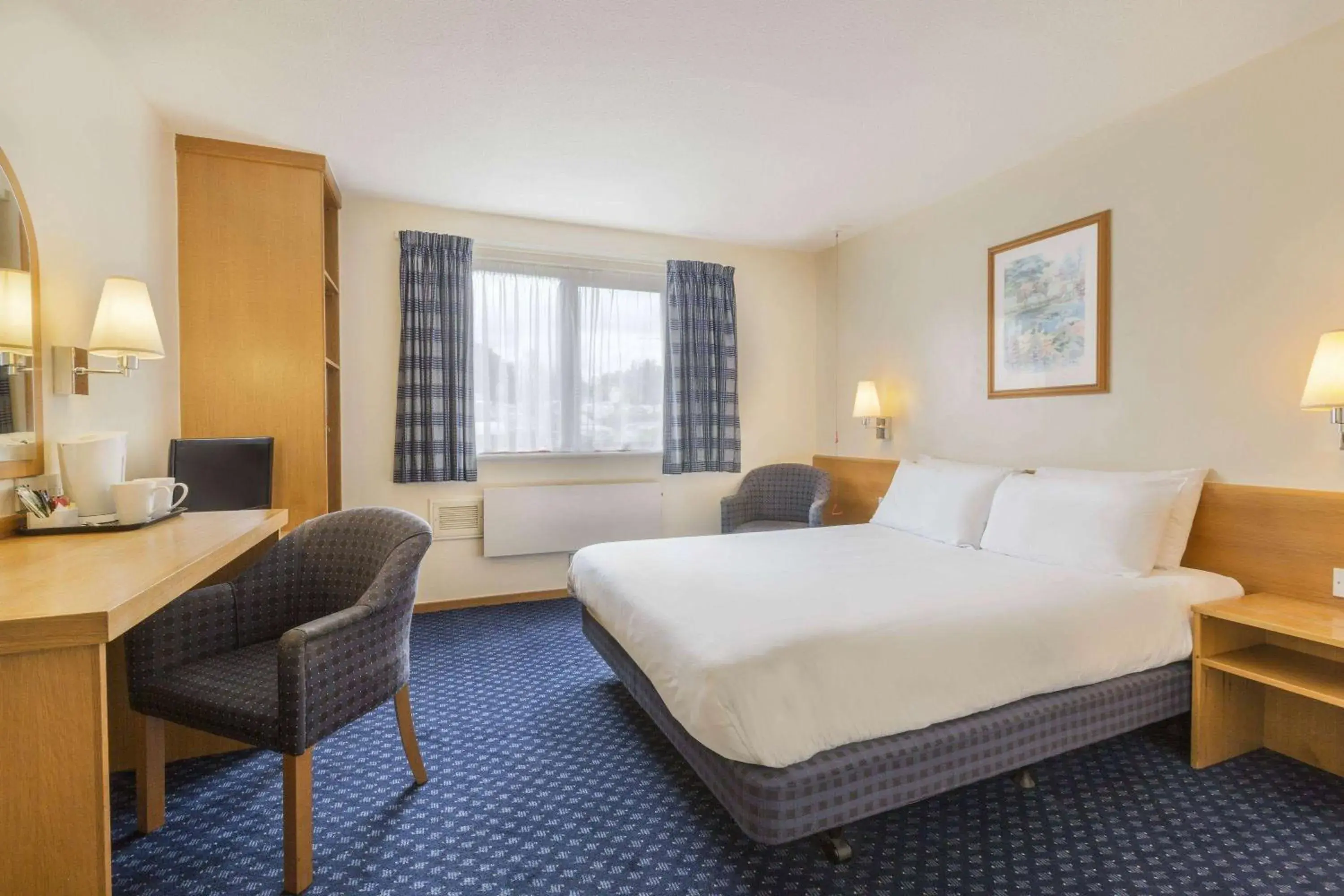 Photo of the whole room, Bed in Days Inn Magor Photo of the whole room, Bed in Days Inn Magor