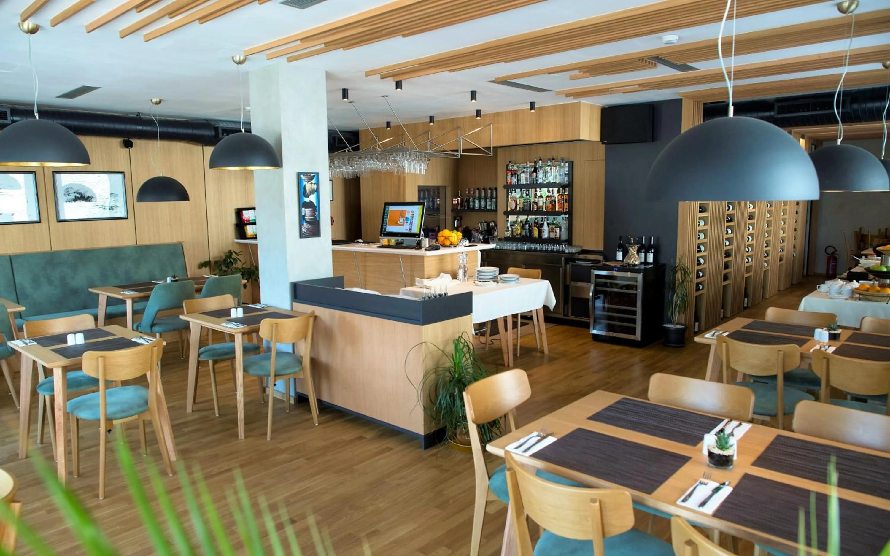 Restaurant/places to eat in City Inn