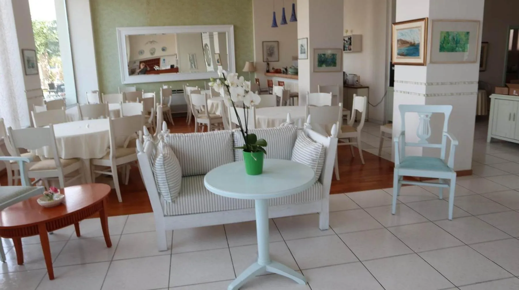 Breakfast in Hotel Timoleon