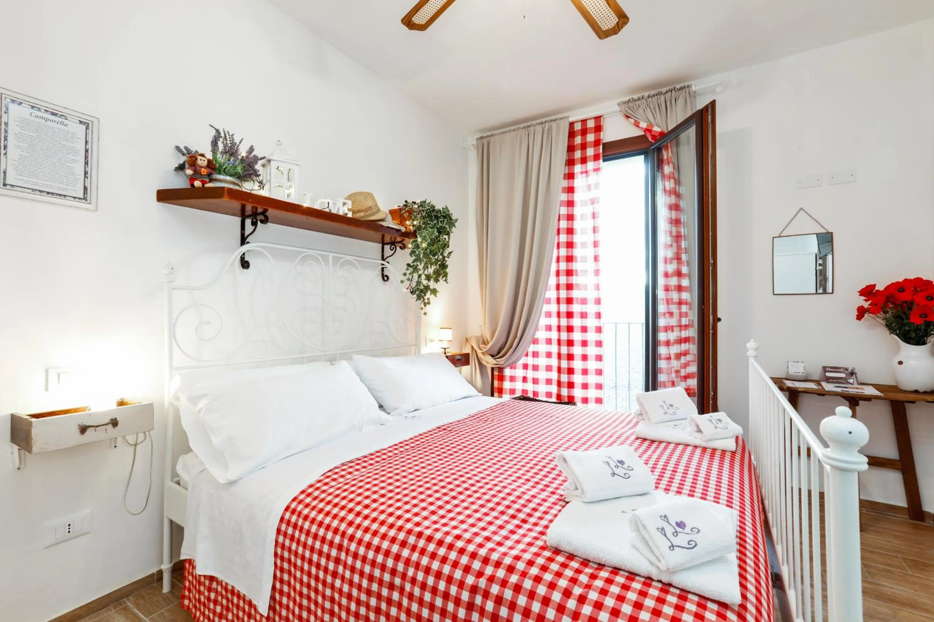 Photo of the whole room, Bed in Locanda della Lavanda