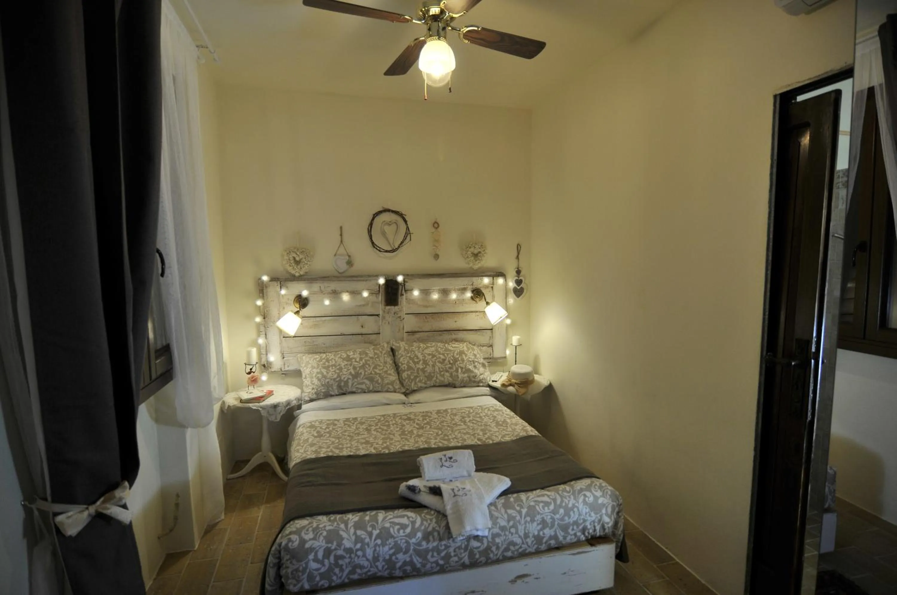 Photo of the whole room, Bed in Locanda della Lavanda