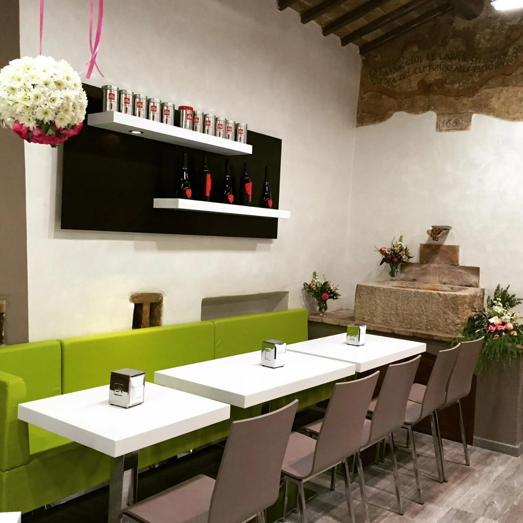 Restaurant/places to eat in Il Castello di Campello